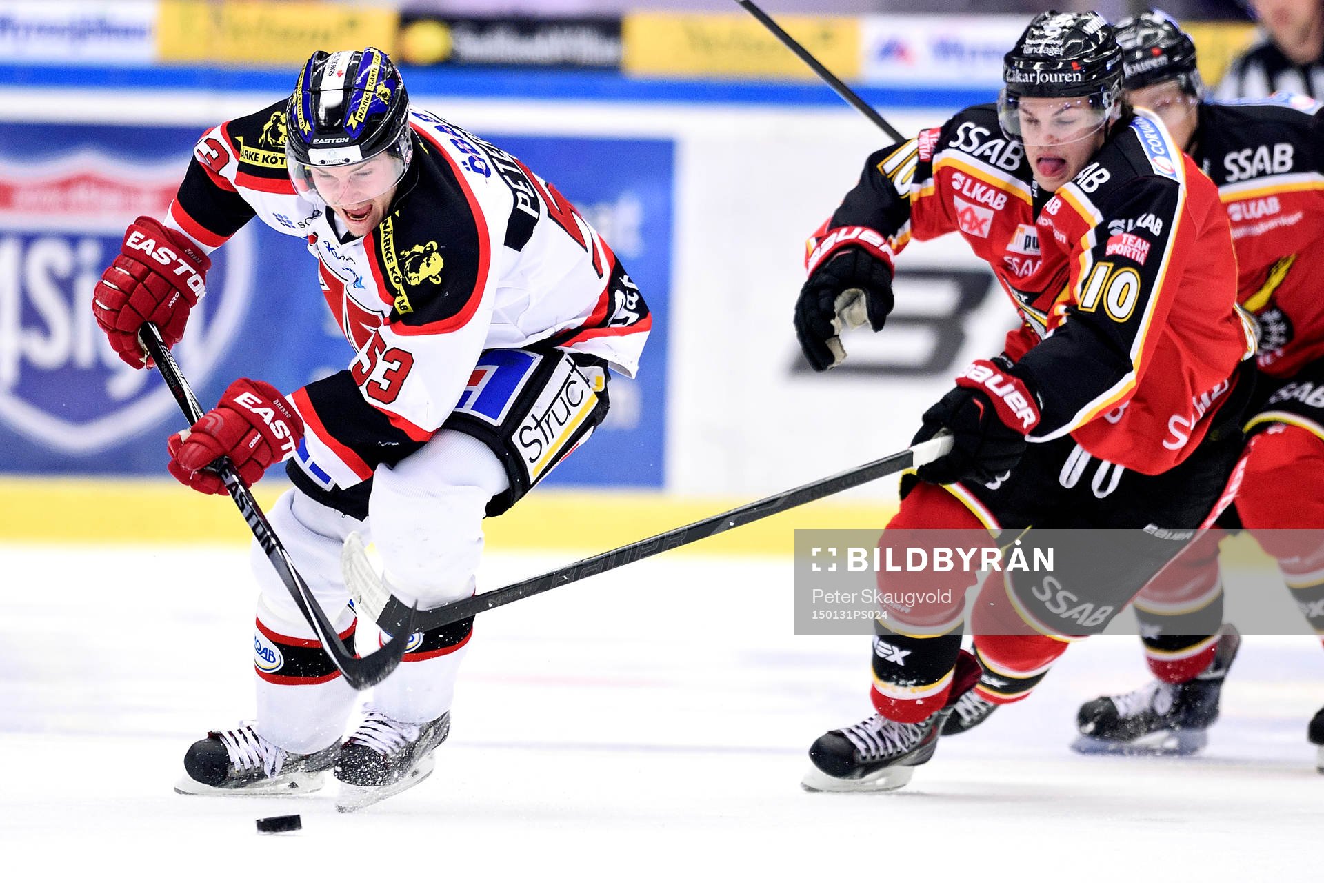 Örebros Bobbo Petersson jagas av Luleås Malte Strömwall