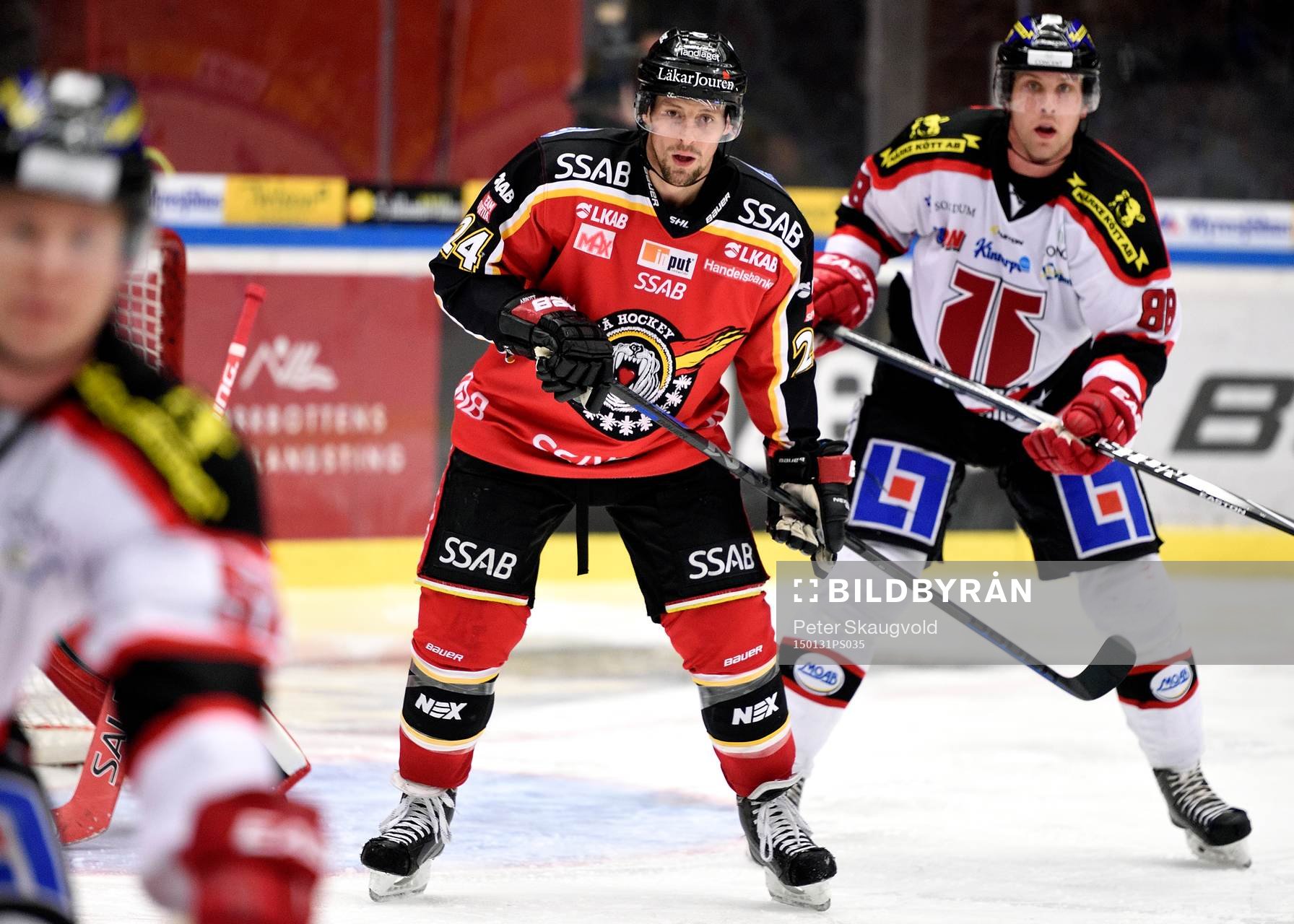 Luleås Cam Abbott framför Örebros mål