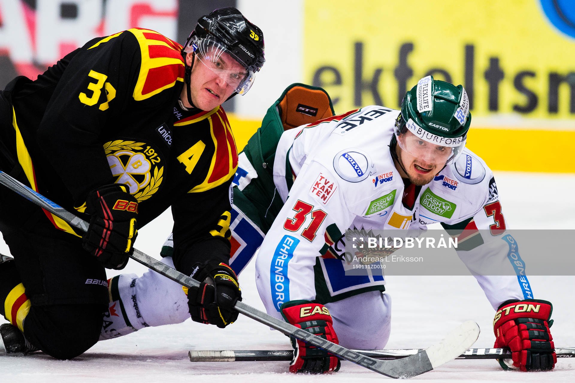 Brynäs Jonas Nordquist tekar mot Frölundas Nicklas Lasu