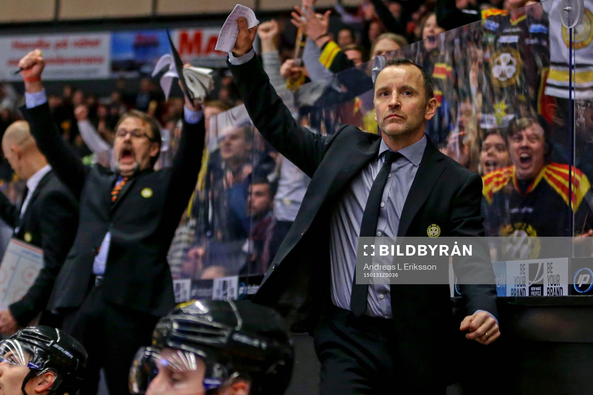 Brynäs tränare Thomas Berglund jublar
