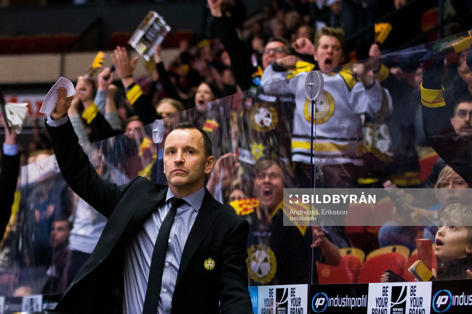 Brynäs tränare Thomas Berglund jublar