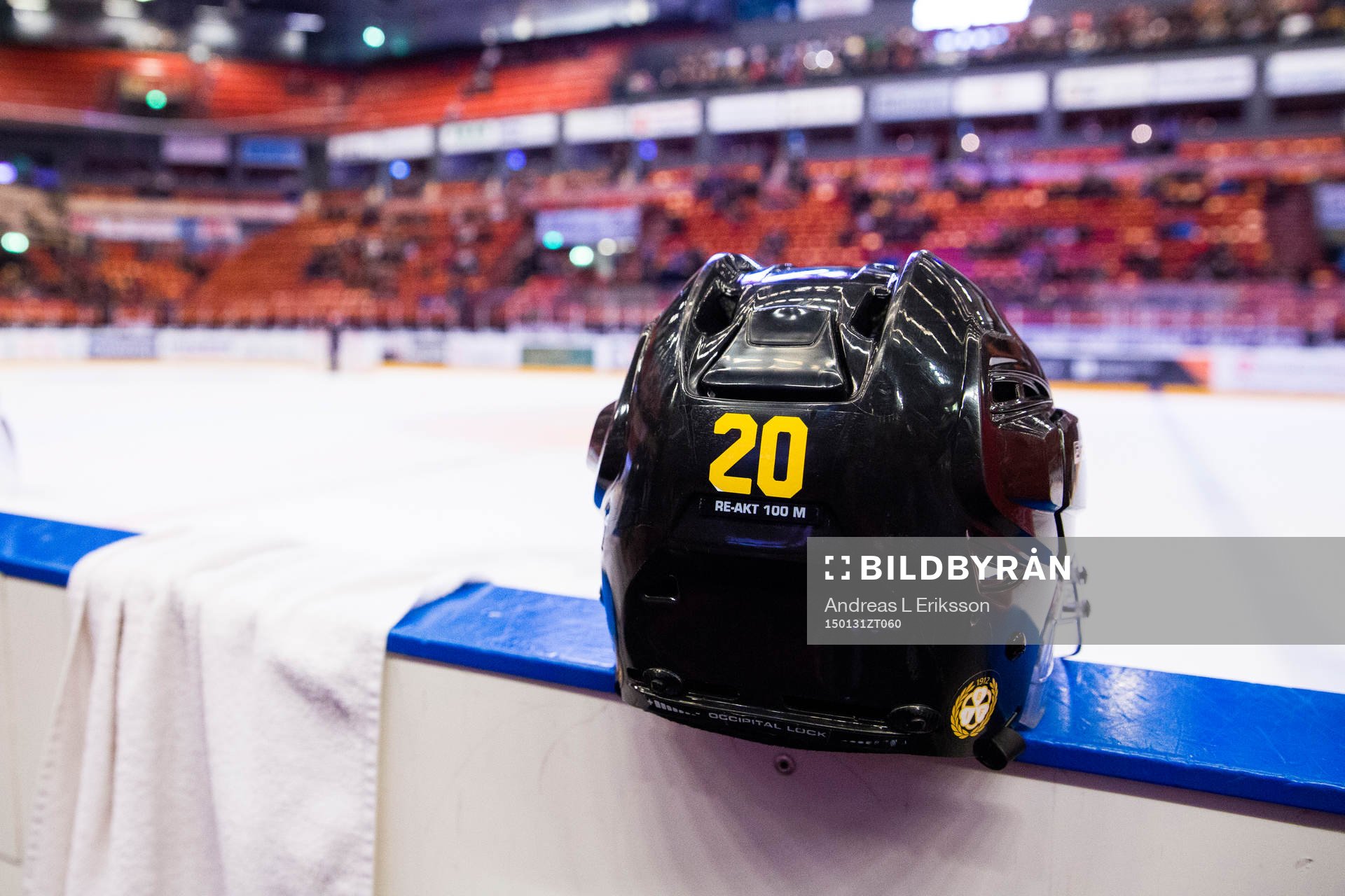En hjälm tillhörande Brynäs Adam Brodecki innan