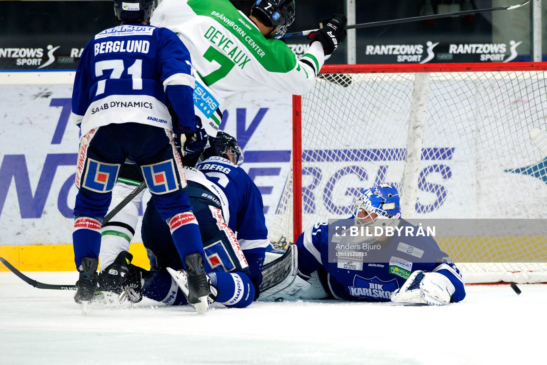 Rögles Taylor Matson (ej i bild) gör 3-1