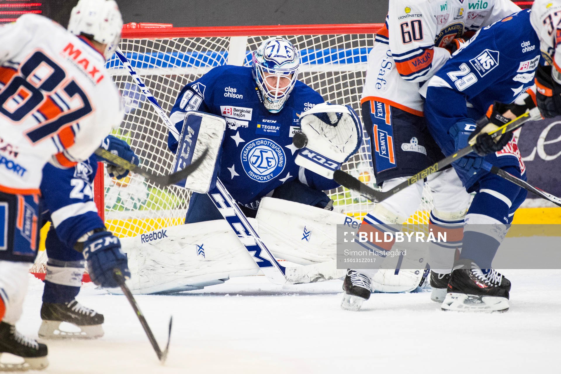 Leksands målvakt Oscar Alsenfelt räddar skott från