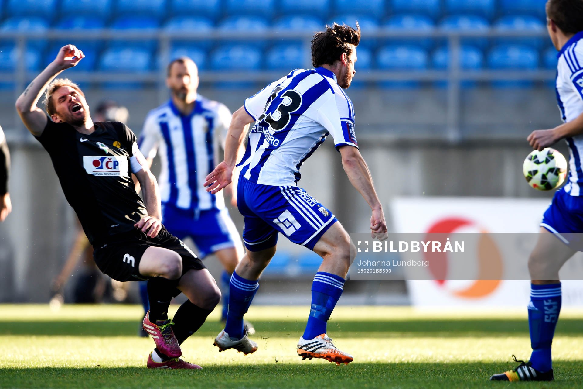 IFK Göteborgs Gustav Svensson och Jablonecs Tomas Hübschman under en träningsmatch i fotboll mellan IFK Göteborg och FK Jablonec den 2 februari 2015 i Faro. 
