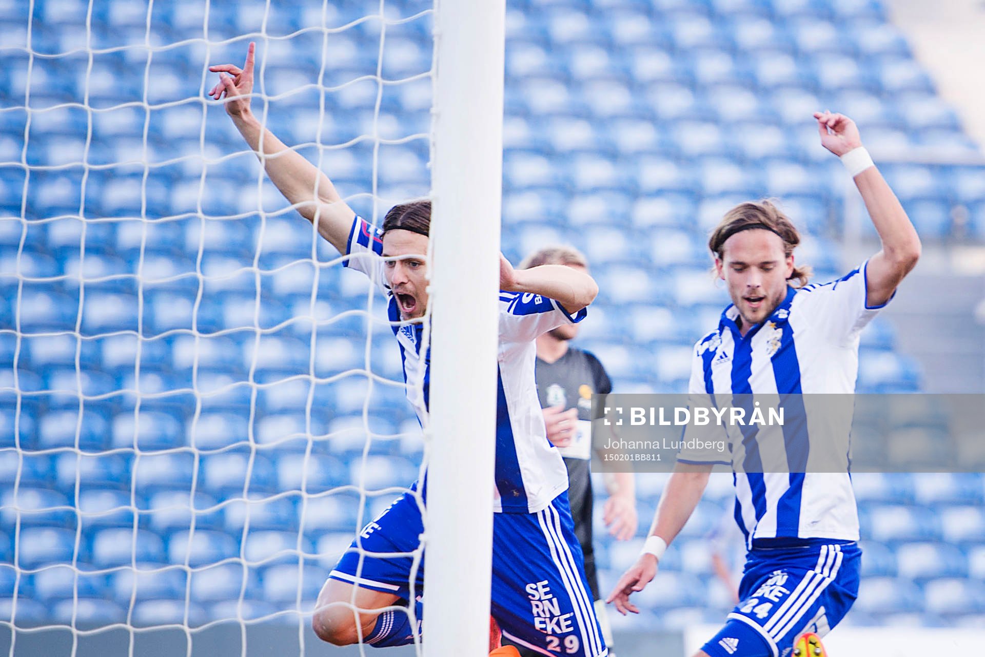IFK Göteborgs Lasse Vibe gör 1-0 och jublar med Tom