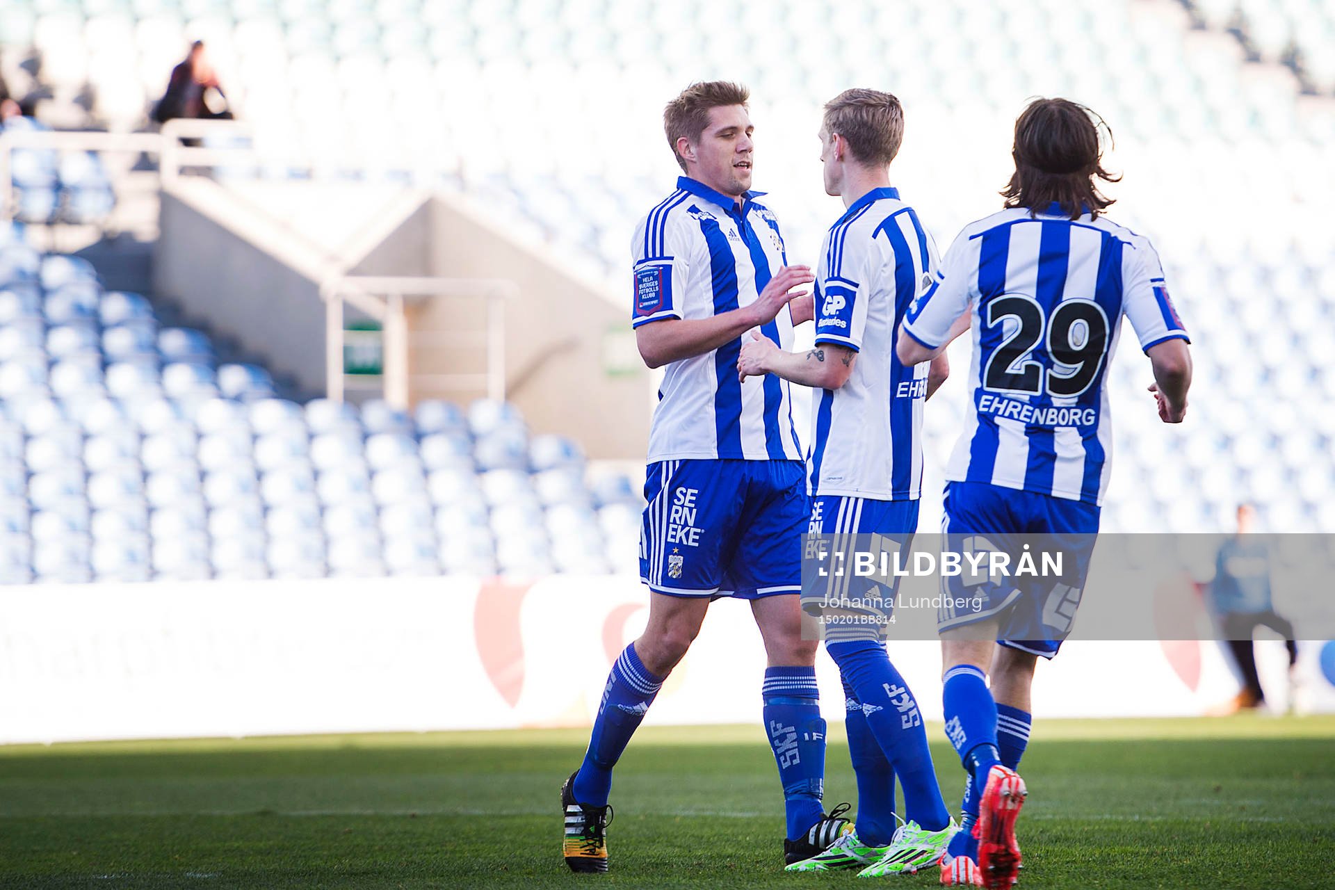 IFK Göteborgs Mikael Boman (tv) gör 2-0 och jublar med