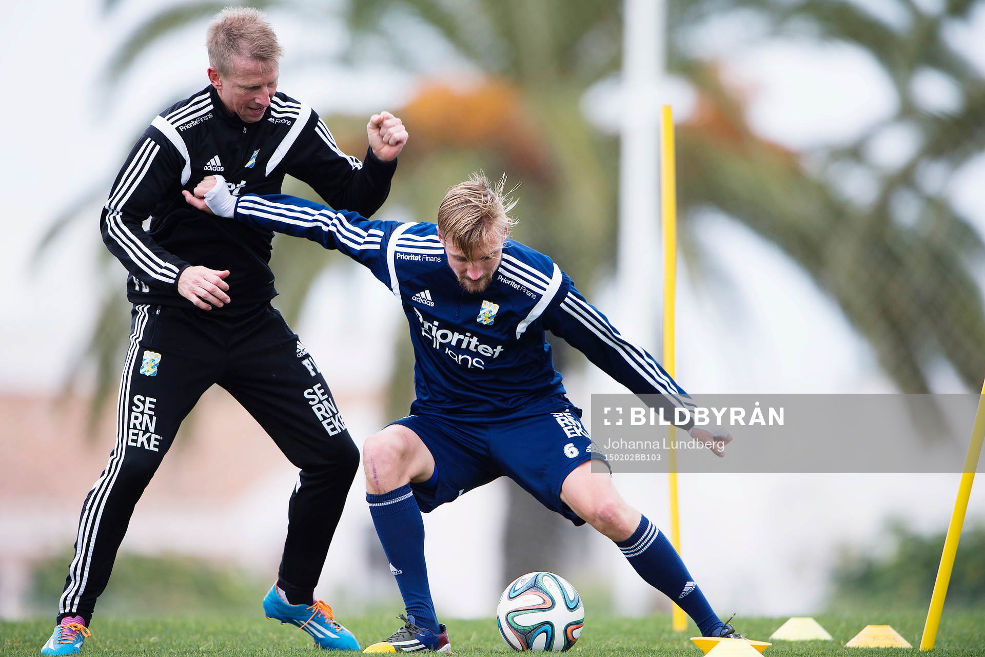 IFK Göteborgs Sebastian Eriksson tränar med sjukgymnast Fredrik Larsson under en träning den 2 februari 2015 i Lagos. 
