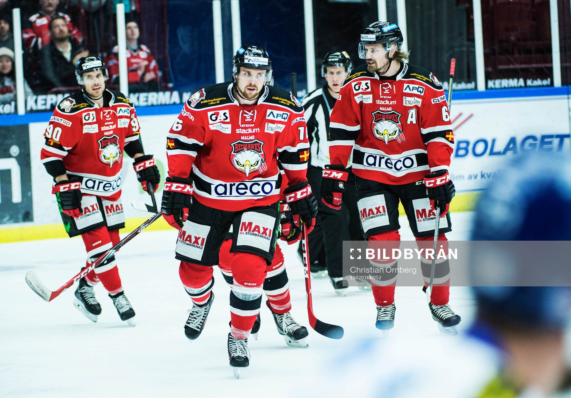Malmö Redhawks Magnus Häggström i mitten och  Mattias