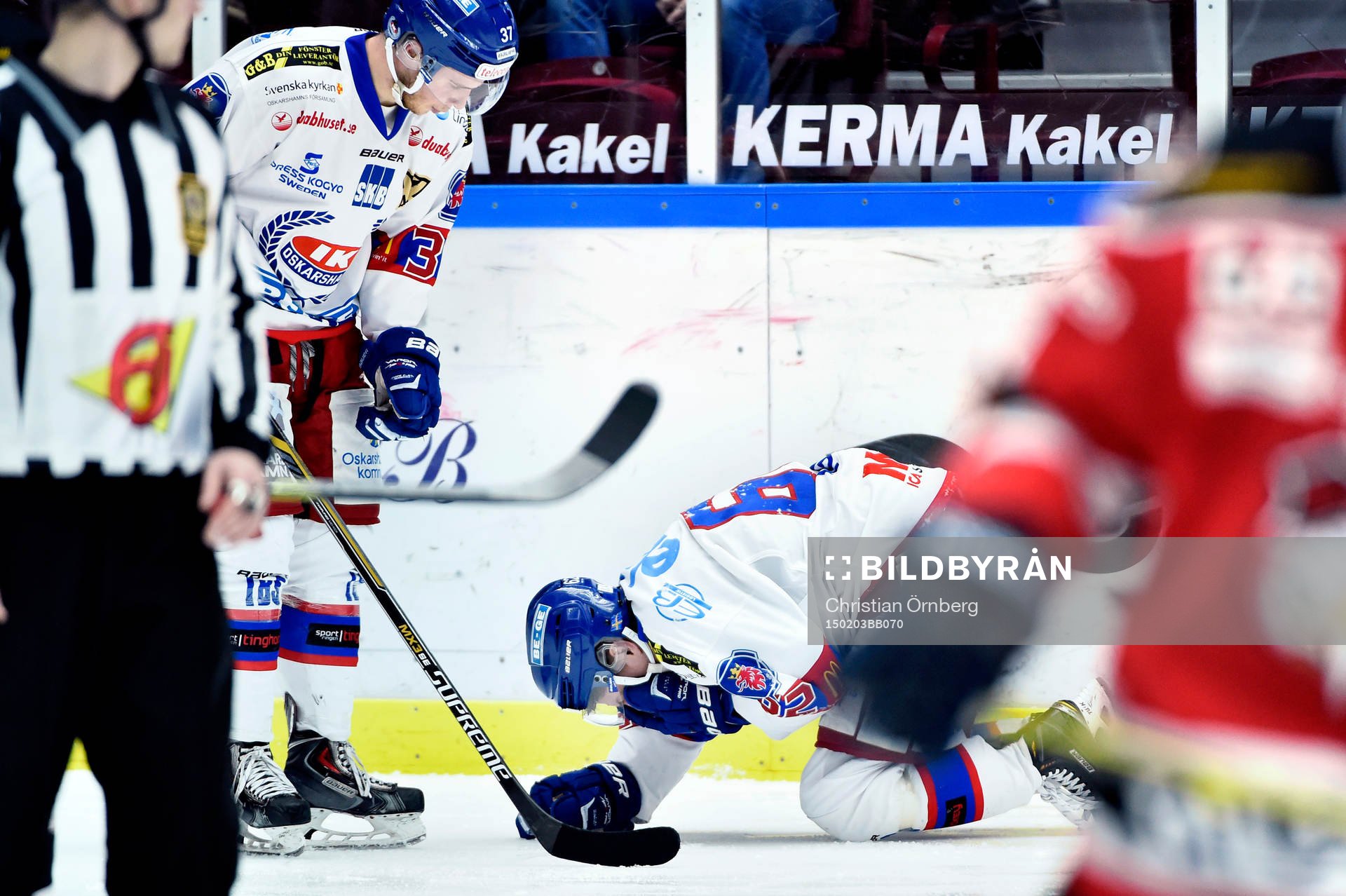 Oskarshamns Manuel Ågren ligger på isen
