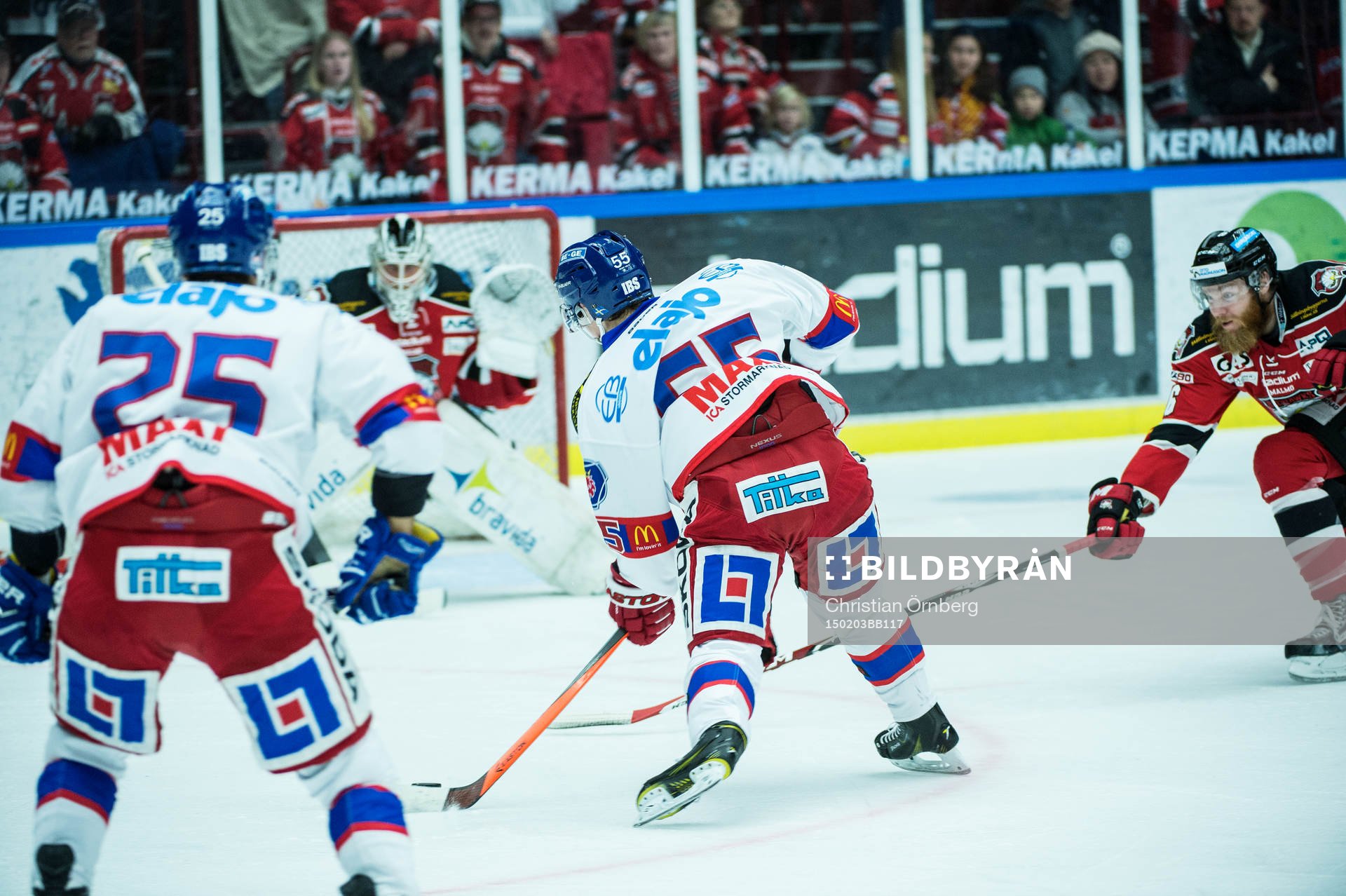 Oskarshamns Victor Öhman slår in 2-1 på Malmö Redhawks