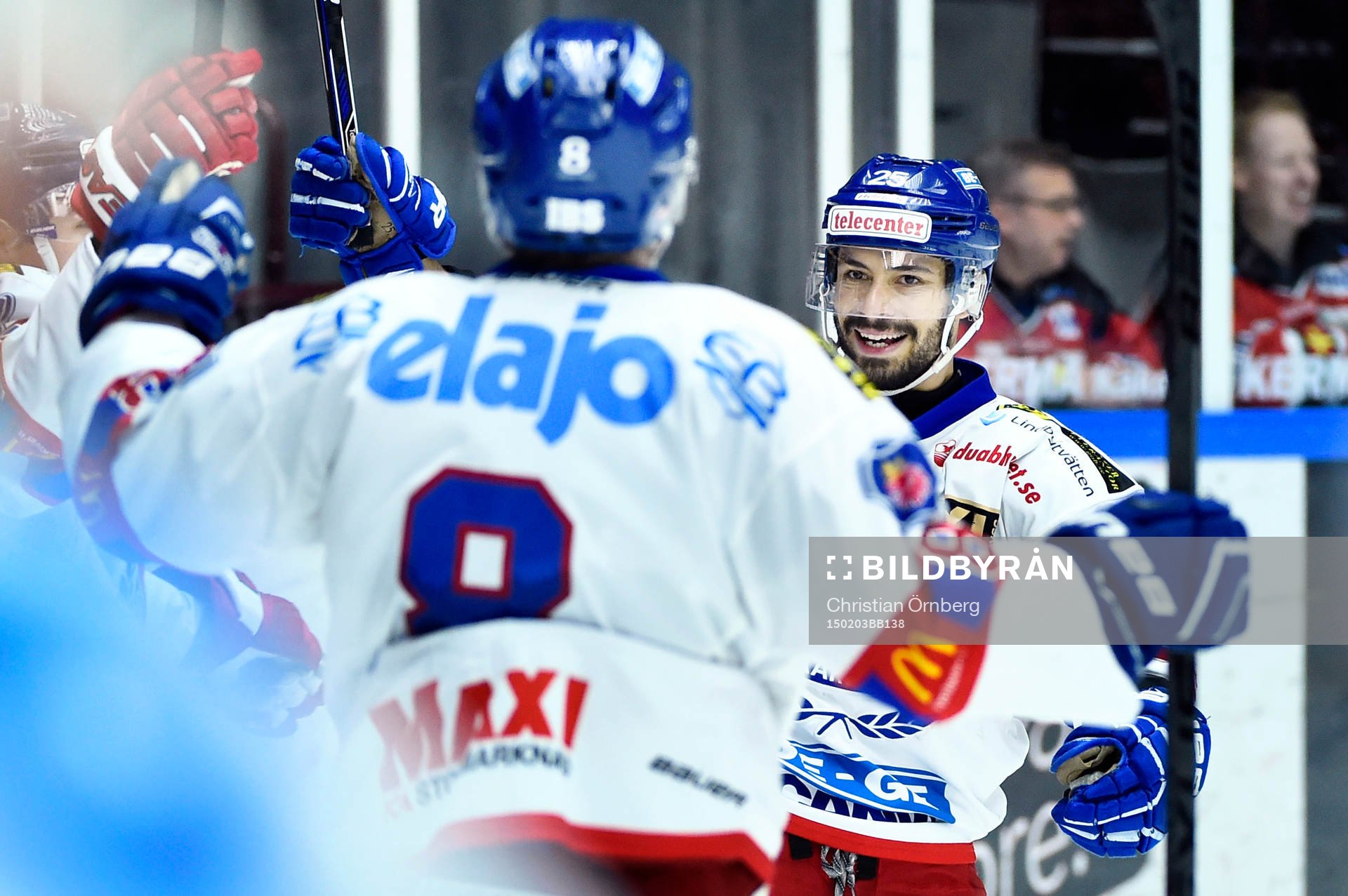 Oskarshamns spelare firar Victor Öhman gjort 1-2