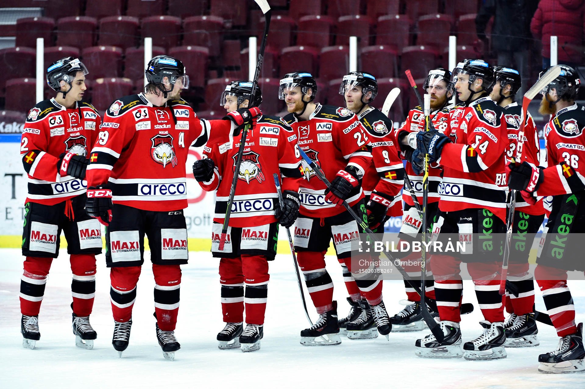 Malmö Redhawks spelare firar segern