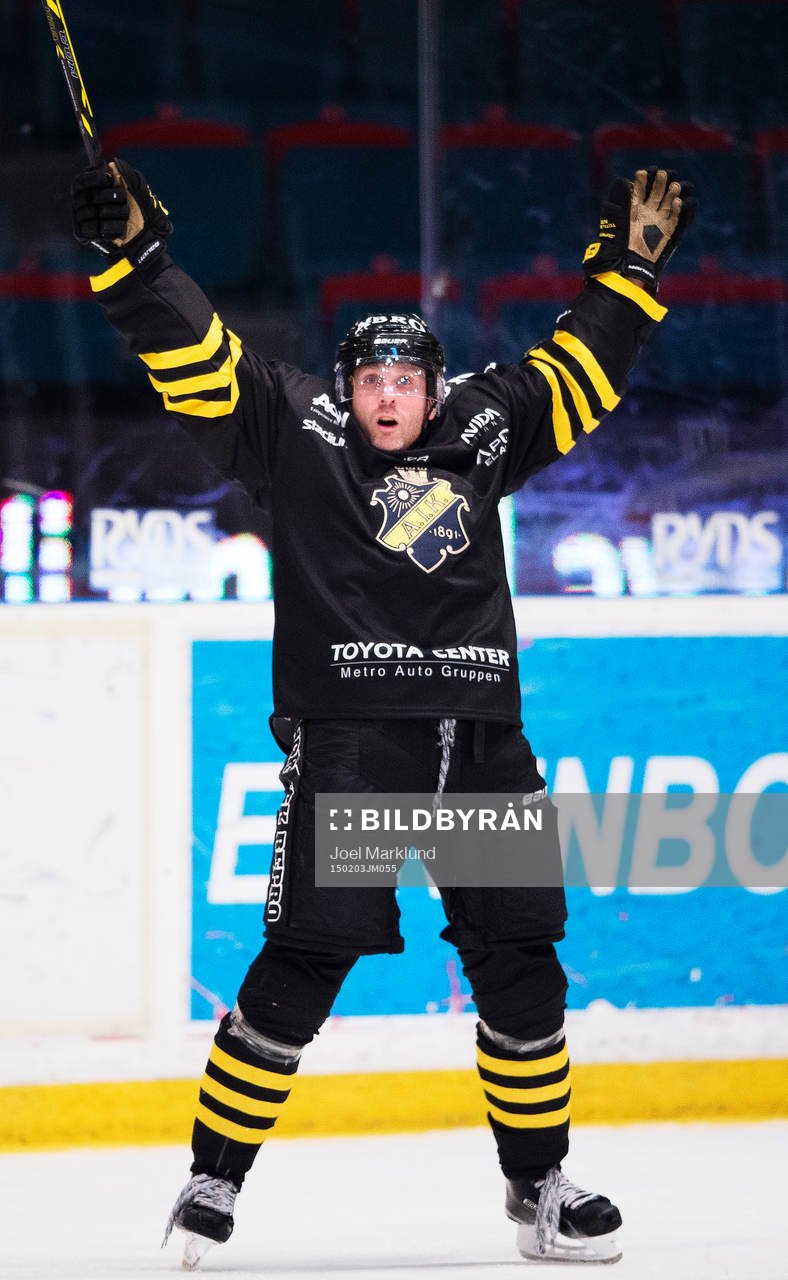 s Conny Strömberg jublar