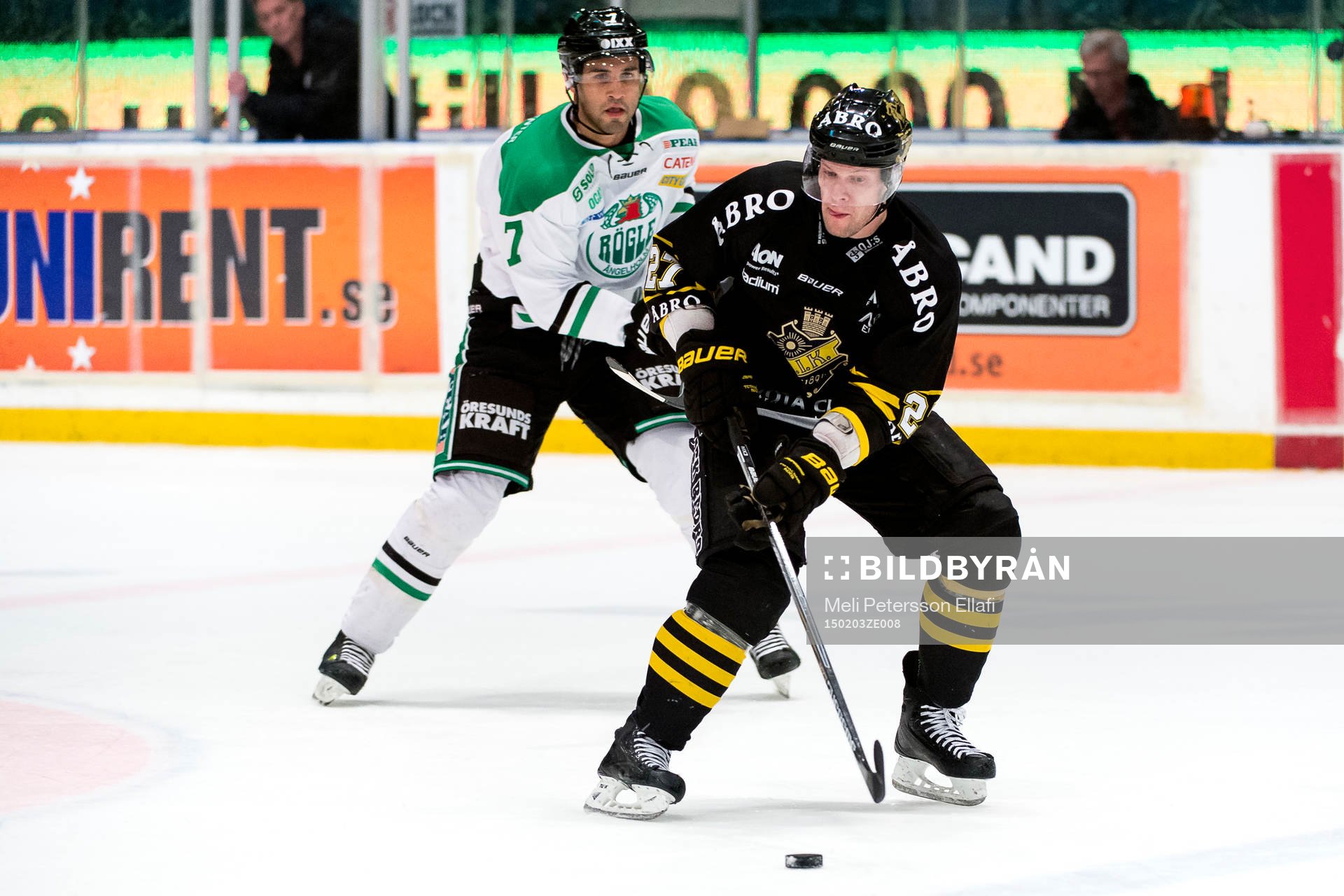 s Jordan Hendry och Rögles Andre Deveaux