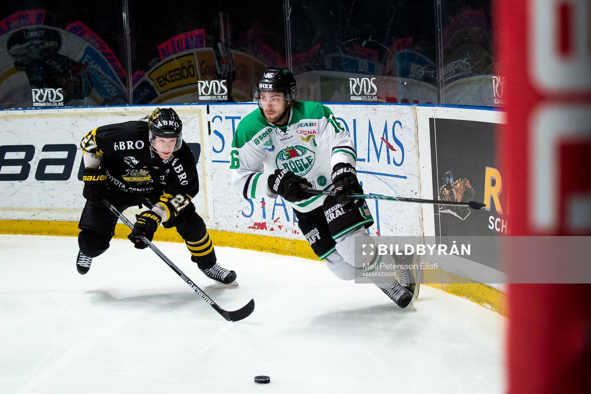 s Jordan Hendry och Rögles Christopher Liljewall