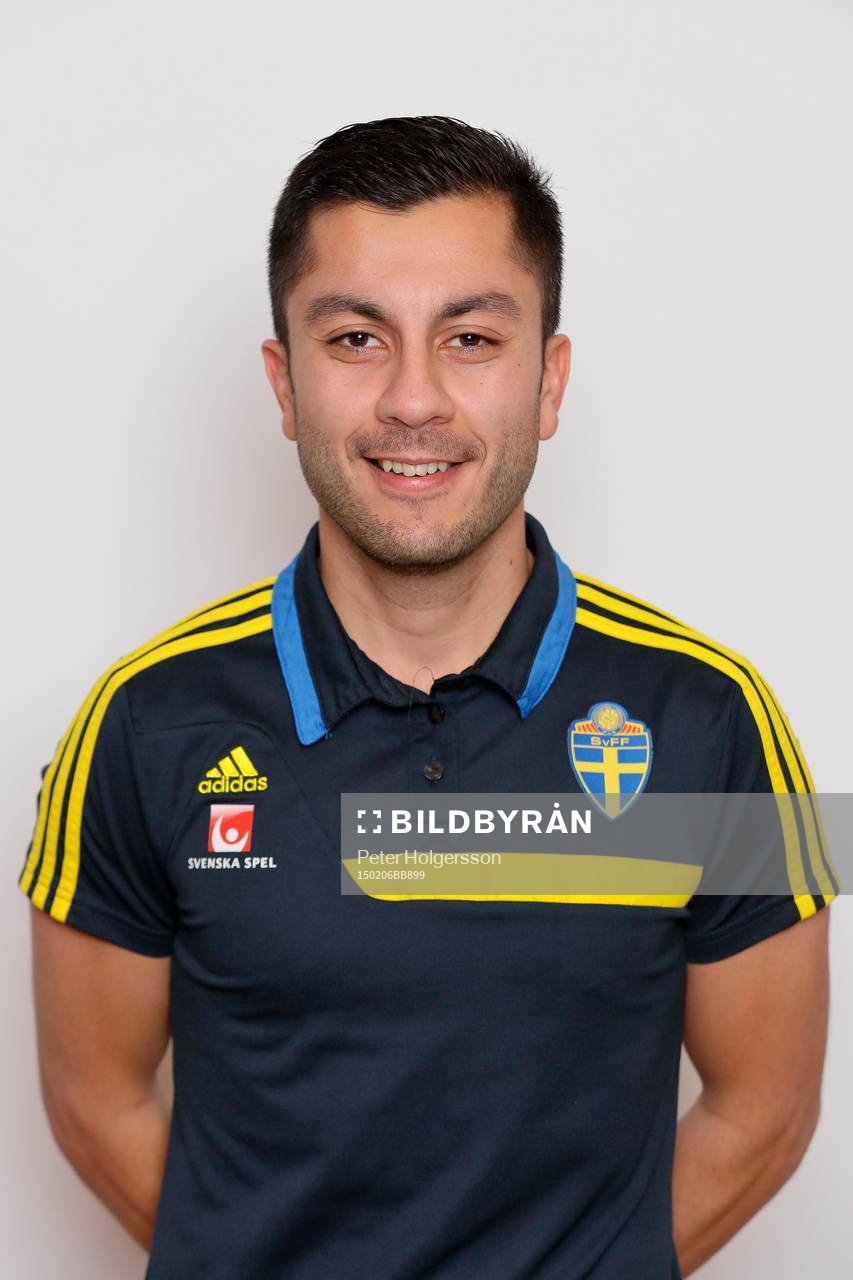 domare Mahbod Beigi under porträttfotografering 06 februari 2015 i Linköping.