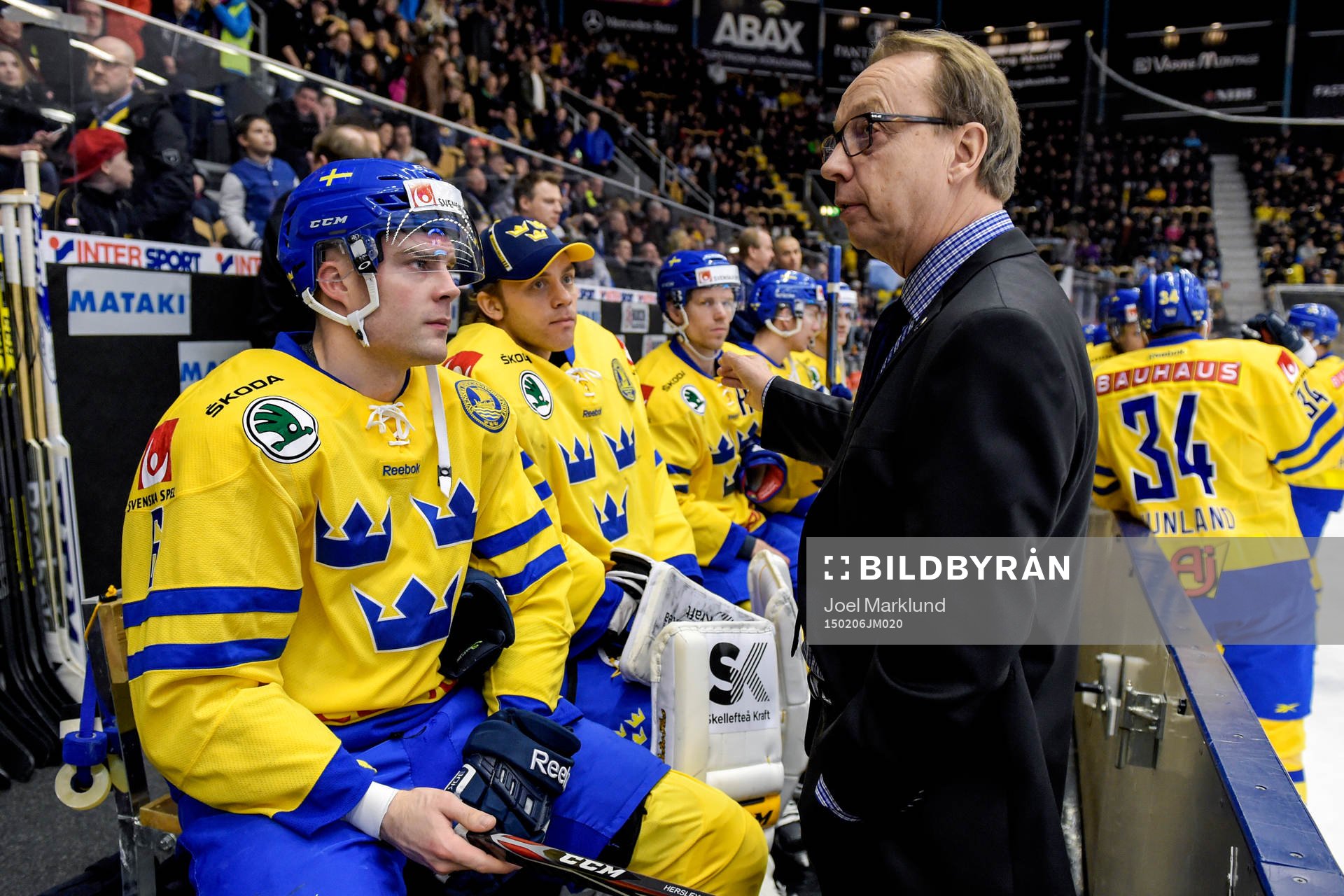 Sveriges Patrik Hersley pratar med Sveriges förbundskapten
