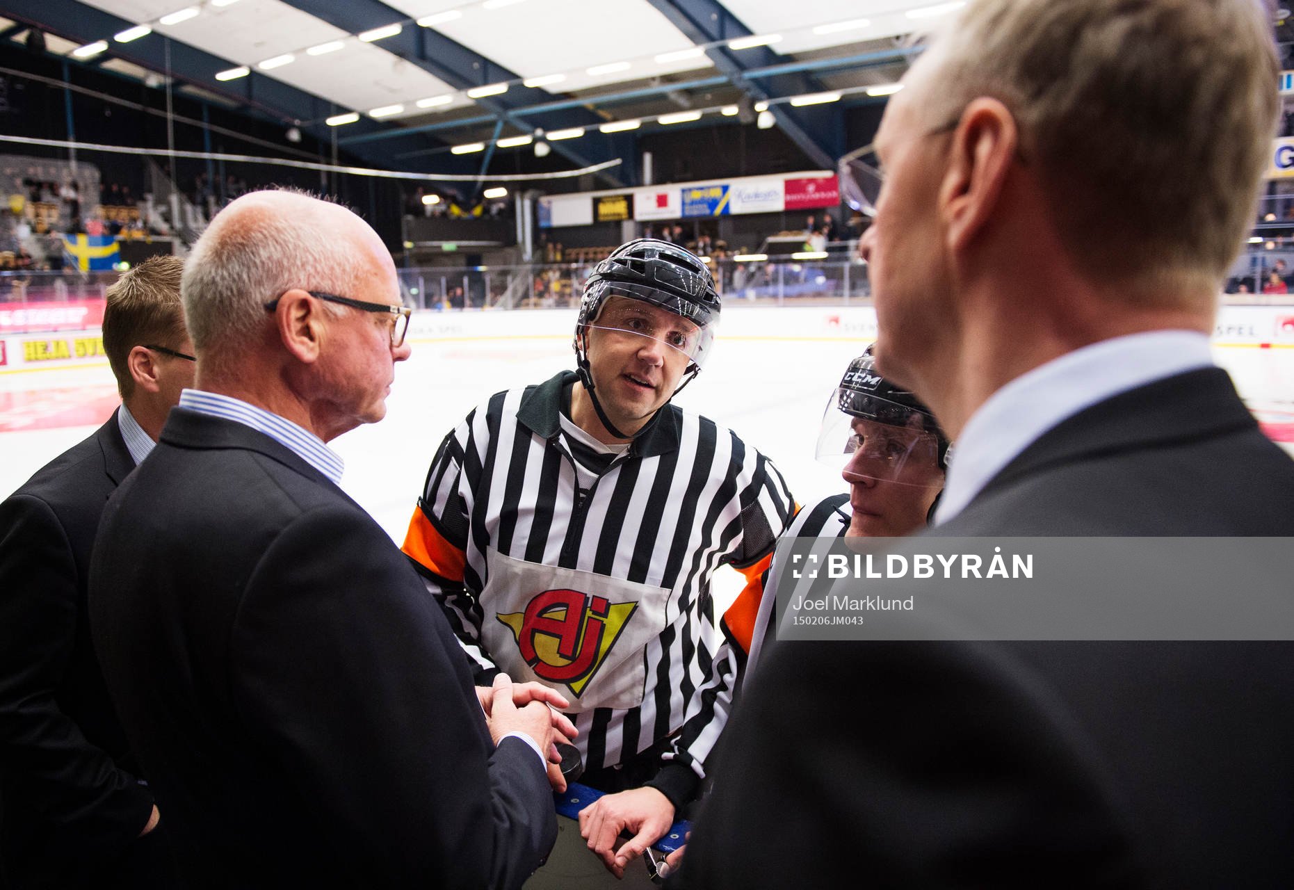 Huvuddomarna samtalar med bland annat Mikael Lundström
