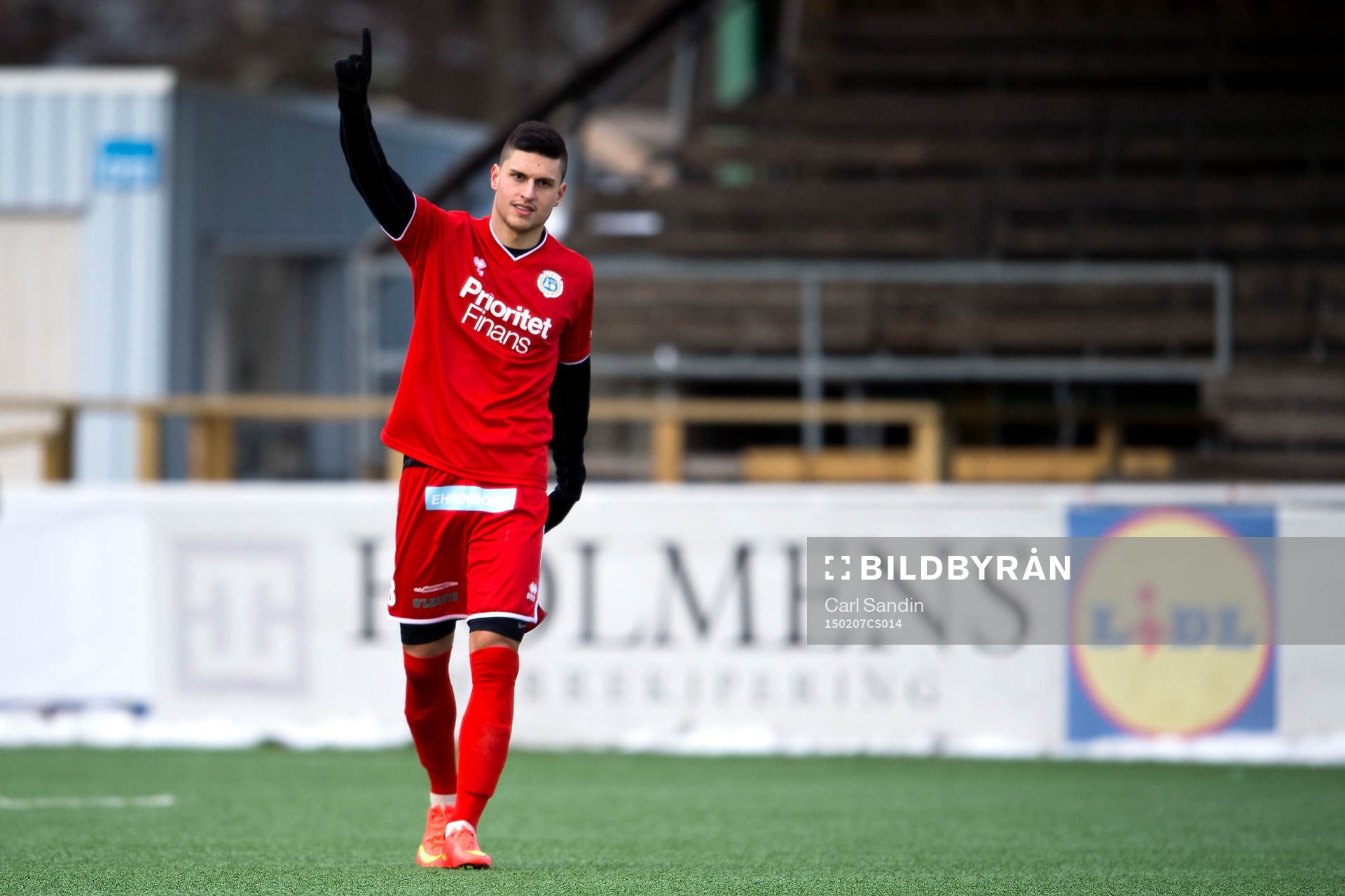 Utsiktens Luka Mijaljevic jublar