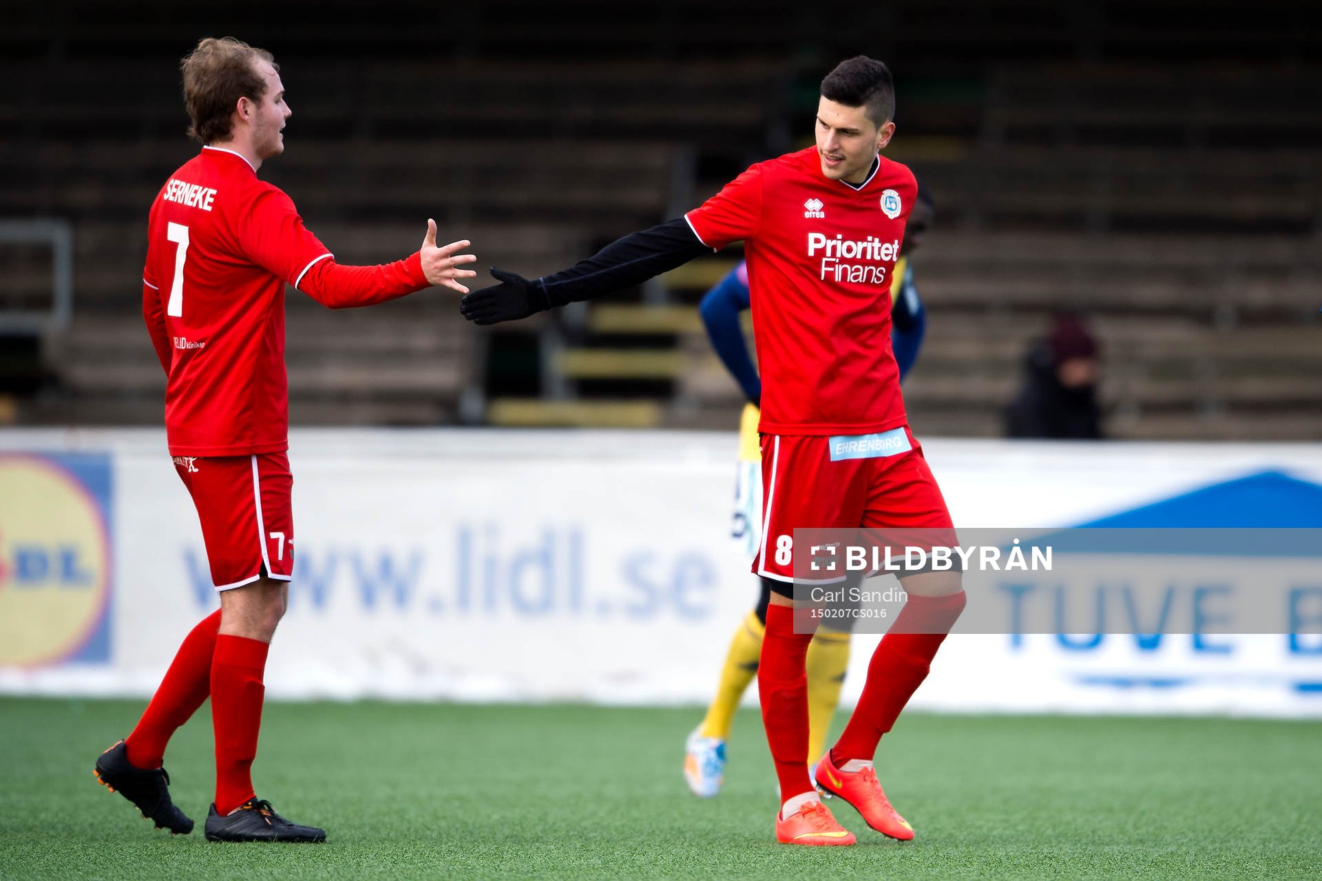 Utsiktens Joakim Edström och Luka Mijaljevic jublar