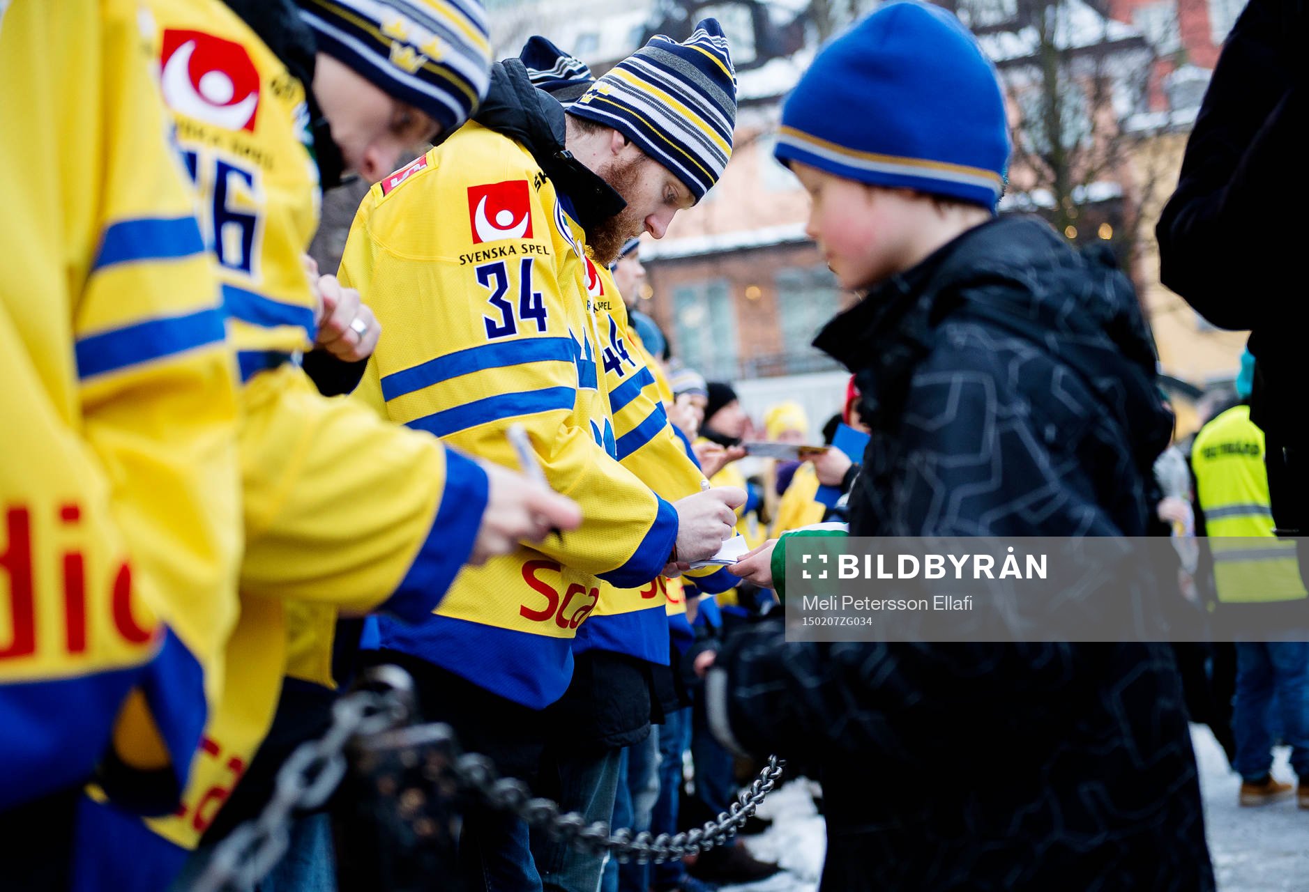 Jonas Junland och hela svenska landslaget i ishockey var