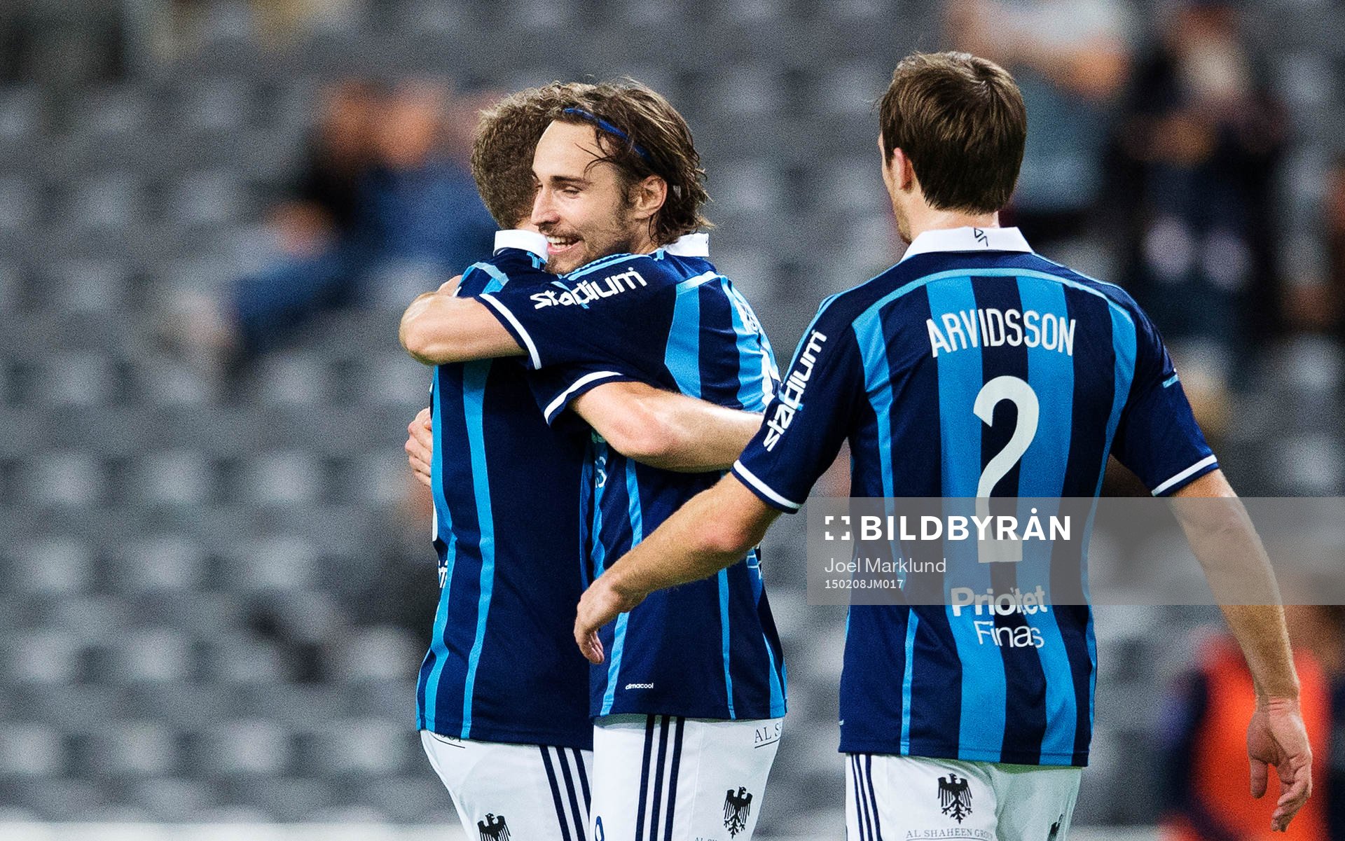 Djurgårdens Kevin Walker kramas om av en lagkamrat
