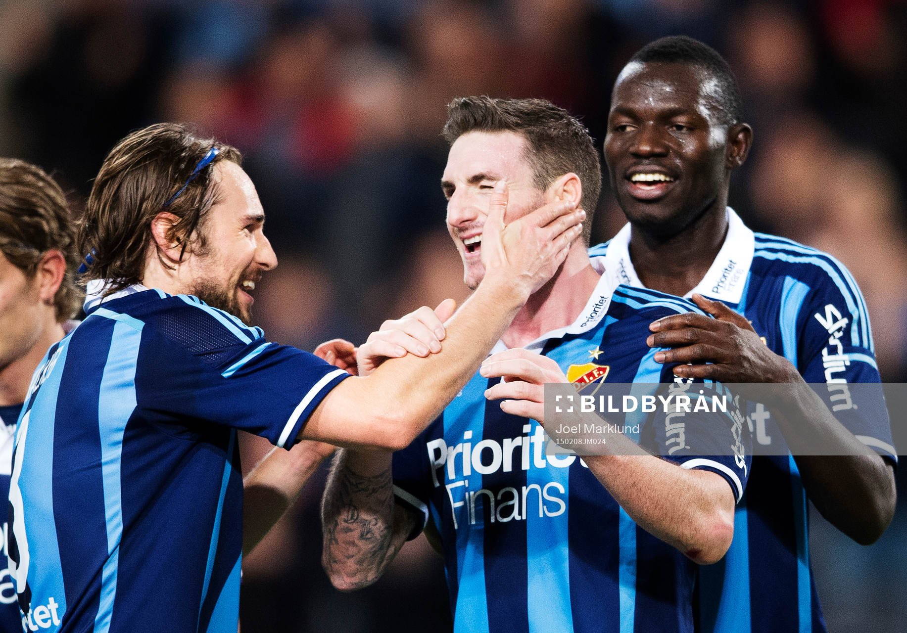 Djurgårdens Kevin Walker (t v) gratulerar James Keene
