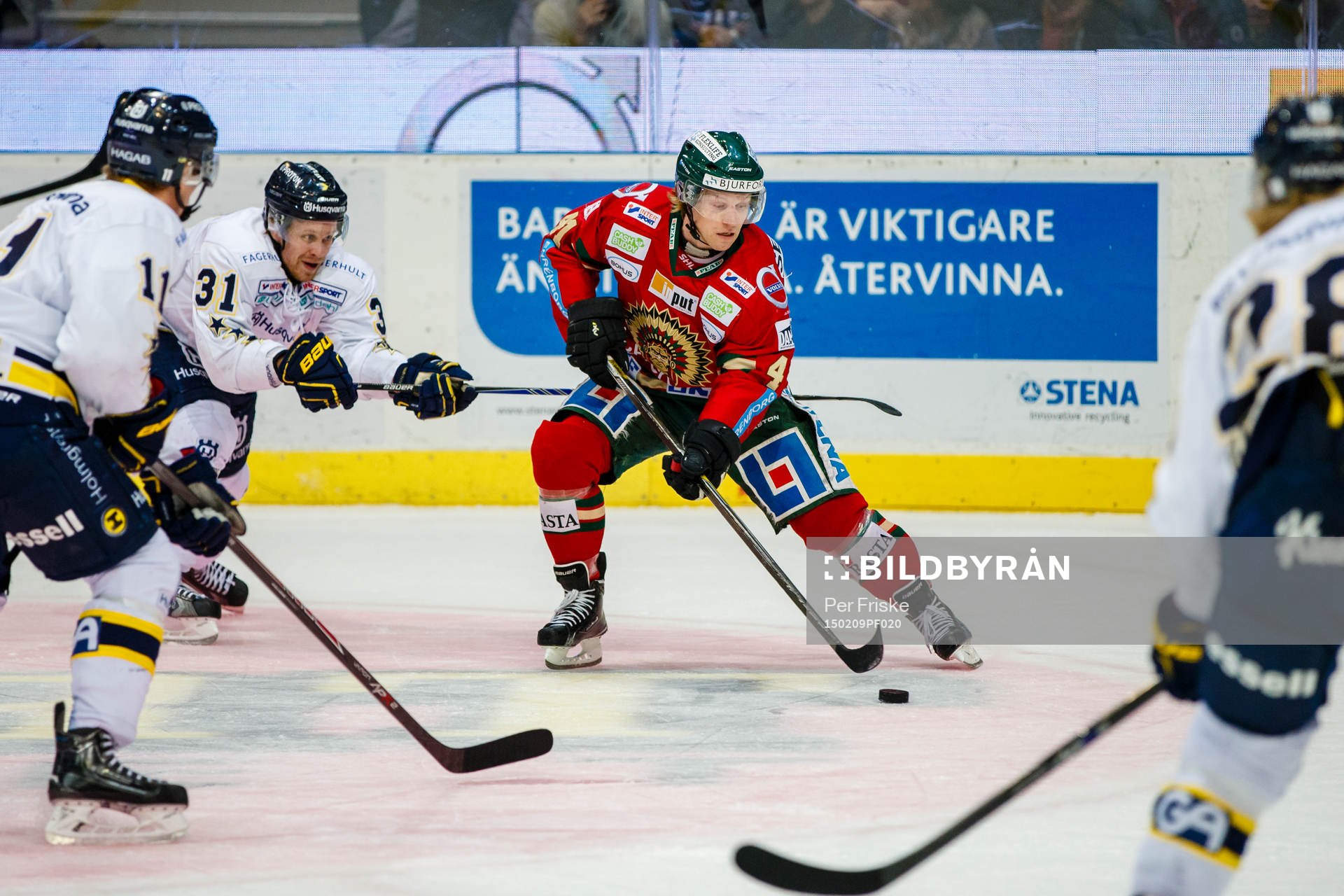 Frölundas Mathis Olimb med pucken