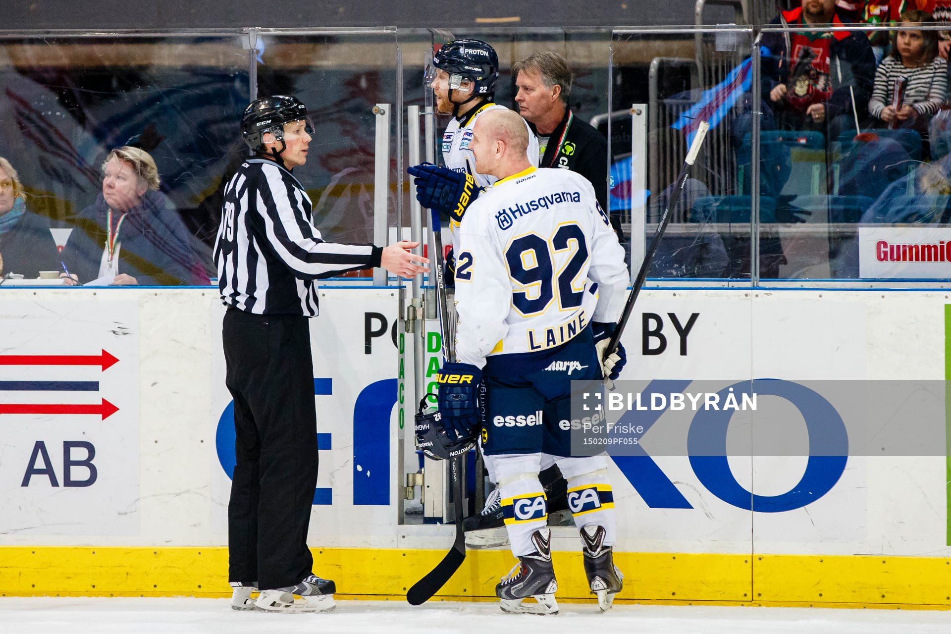 s David Petrasek och HV71:s Teemu Laine i diskussion med