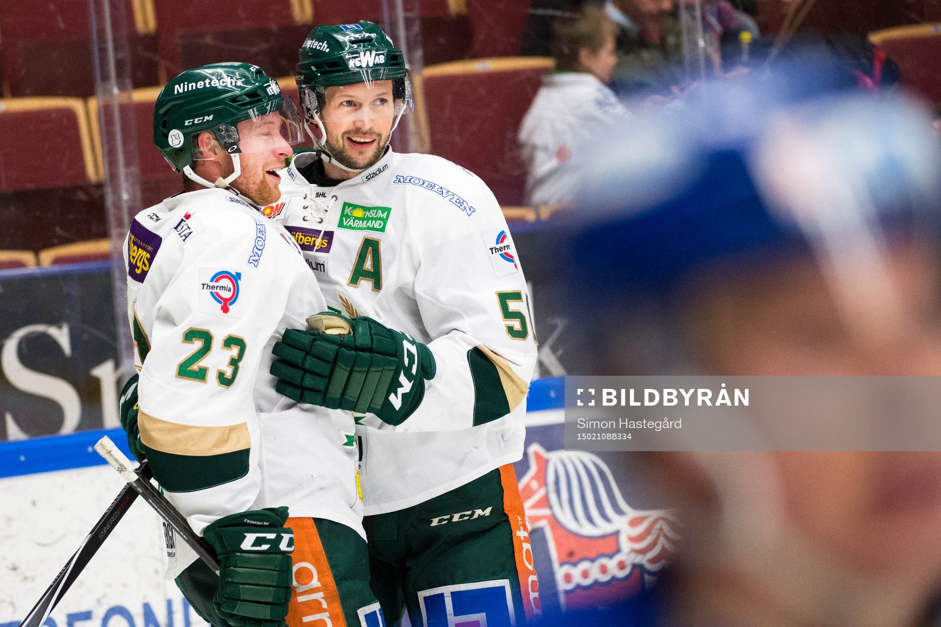 Färjestads Martin Röymark och Rickard Wallin jublar