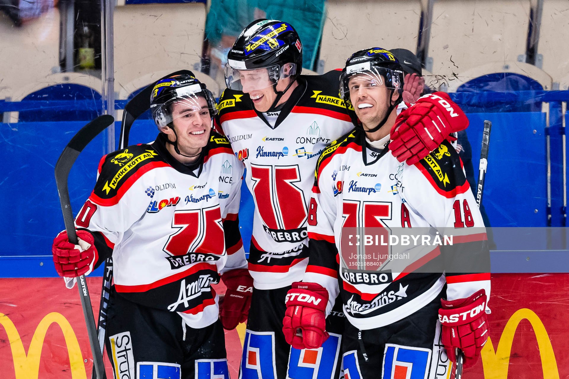 Örebros Marko Anttila jublar Derek Ryan och Jared Auli
