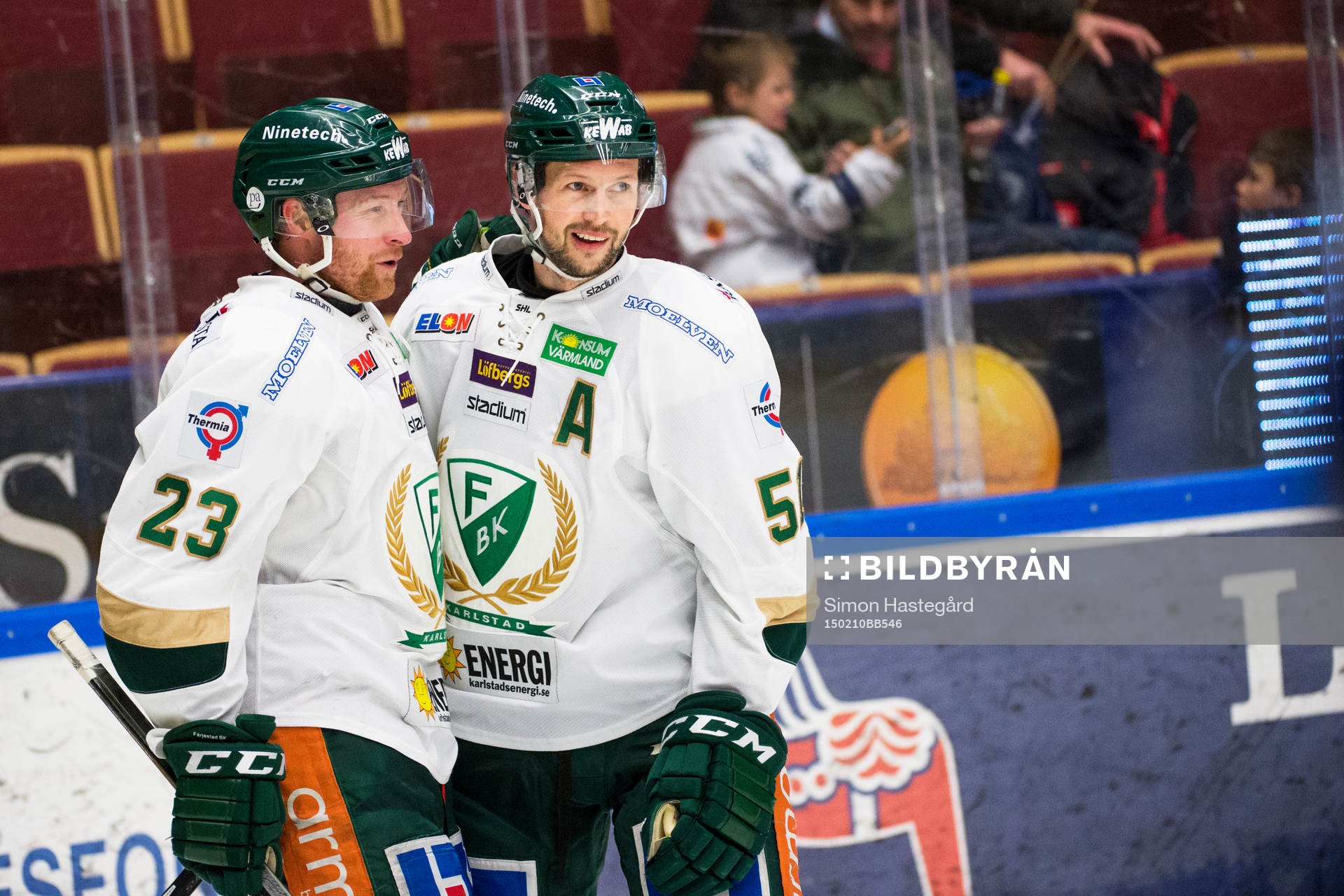 Färjestads Martin Röymark och Rickard Wallin jublar