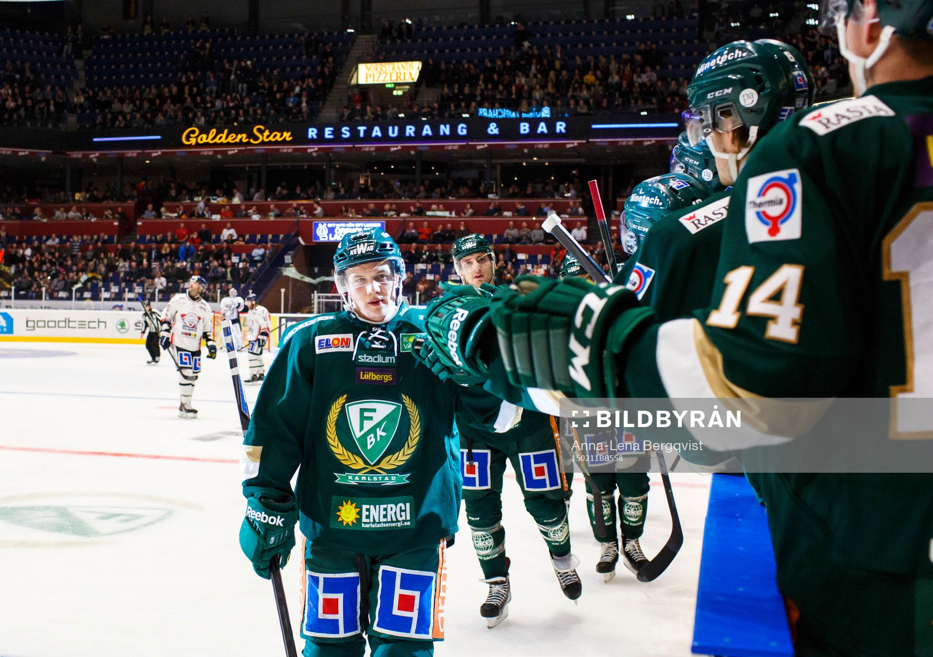 Färjestads Toni Rajala firar