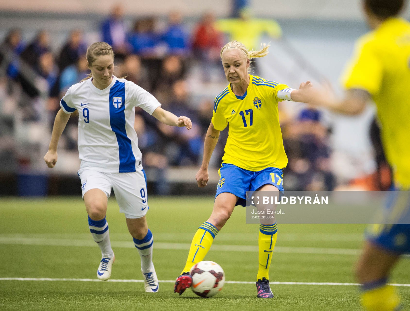 Sveriges Caroline Seger och Finlands Juliette Kemppi