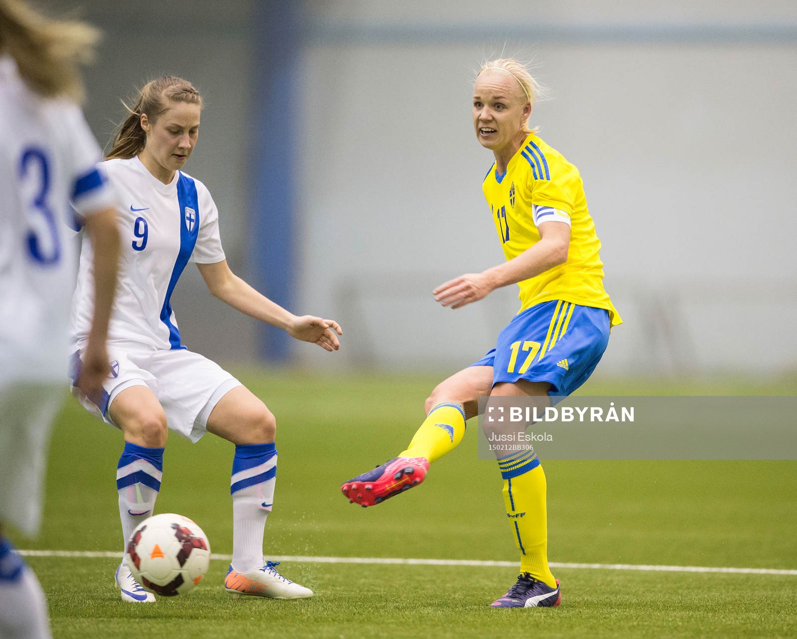 Sveriges Caroline Seger och Finlands Juliette Kemppi