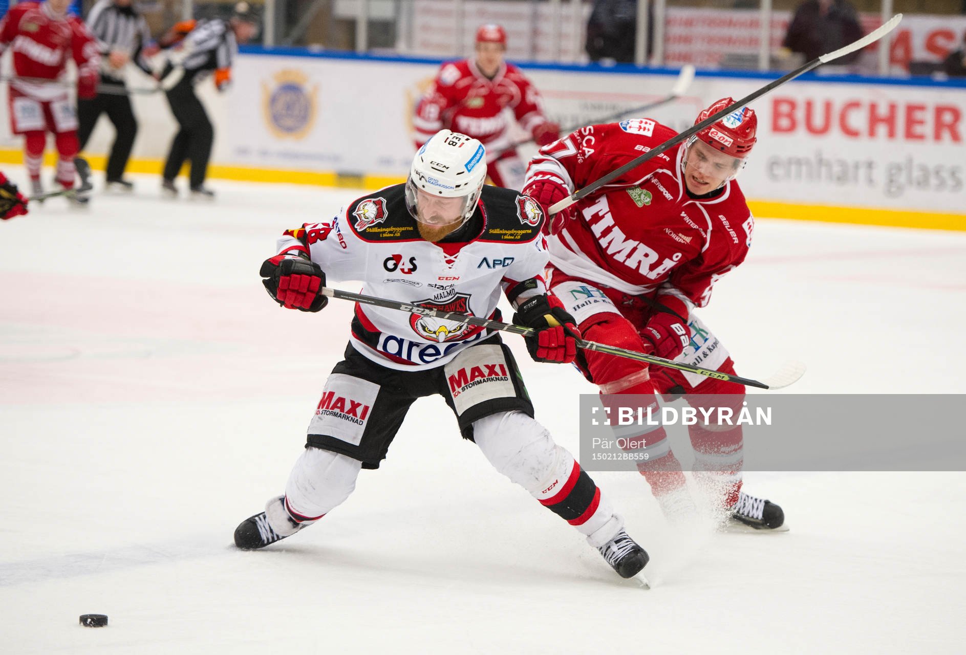 Malmö Redhawks Jens Olsson i närkamp mot Timrås Anton