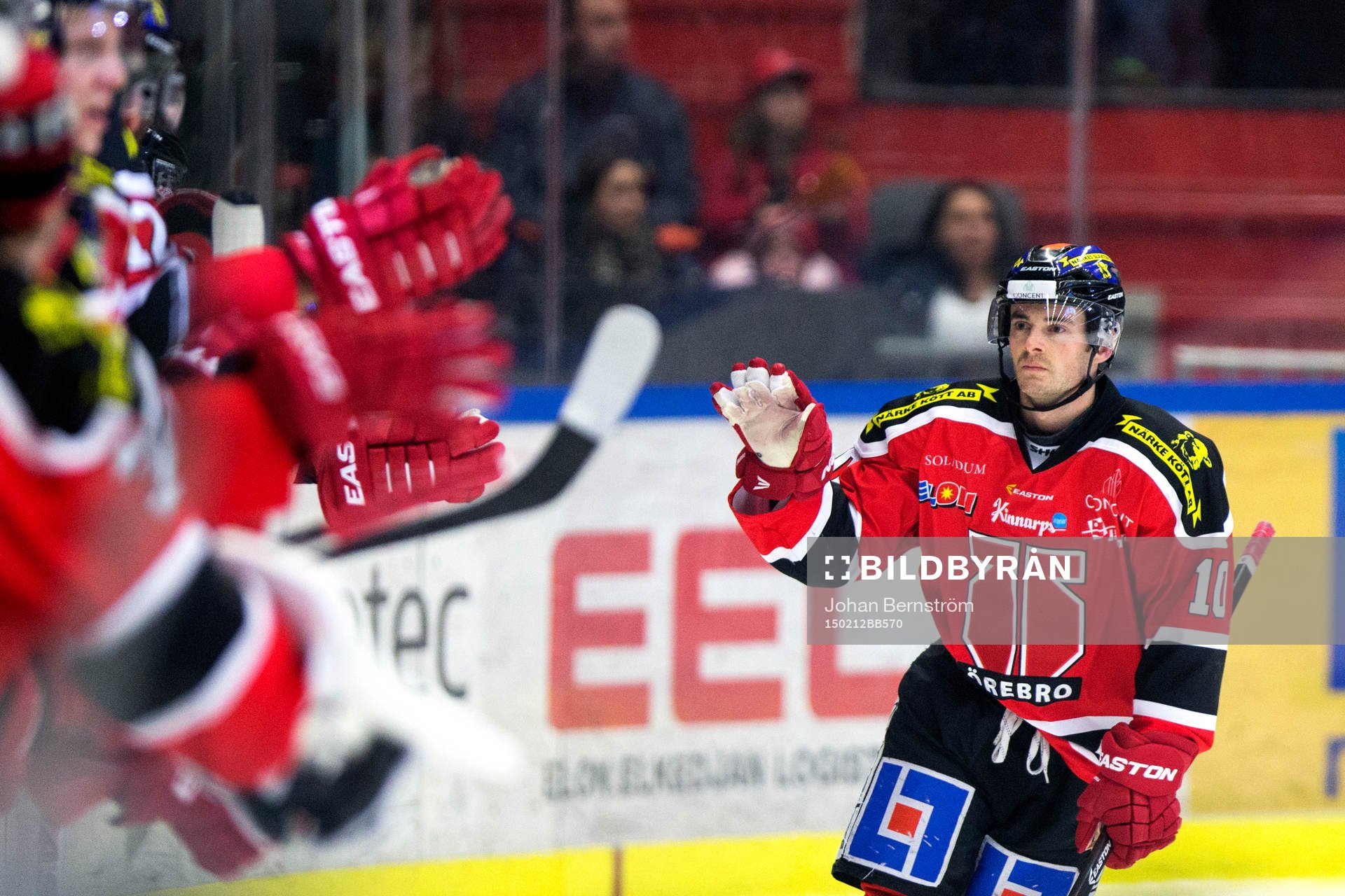 Örebros Derek Ryan jublar