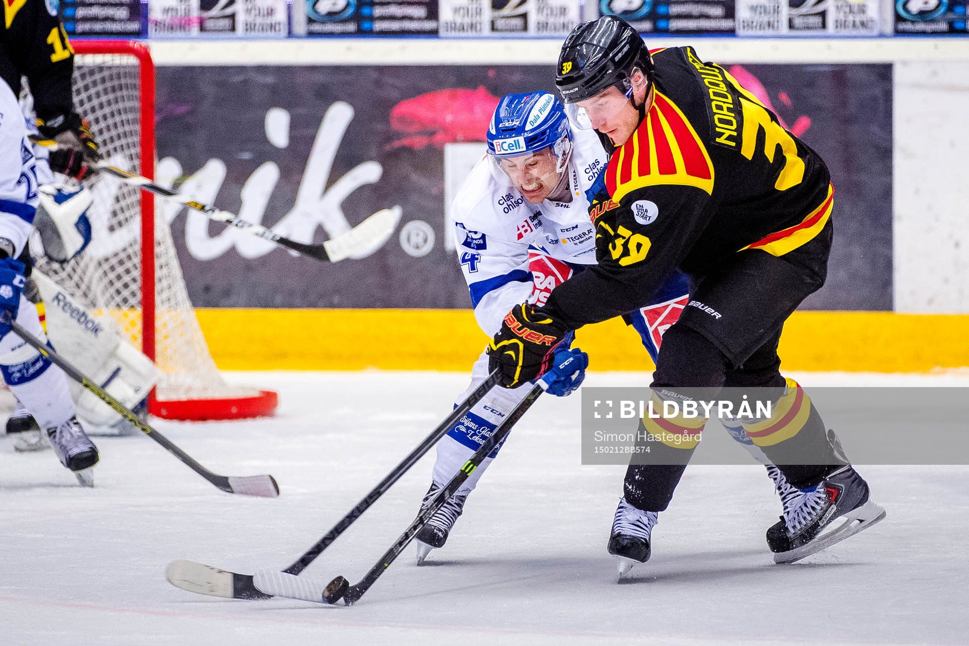 Leksands Robin Gartner och Brynäs Jonas Nordquist i en