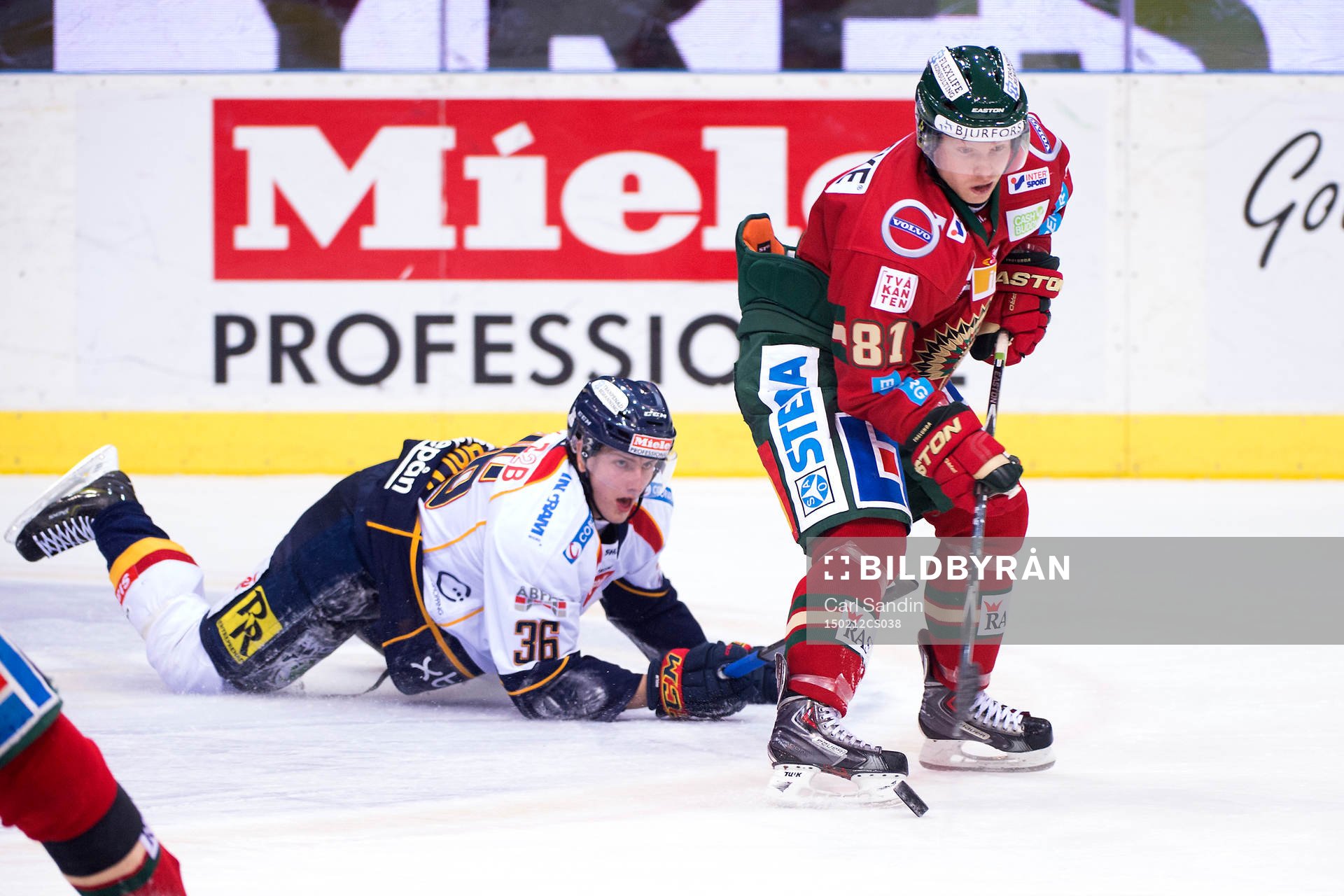 Djurgårdens Philip Holm kastar sig