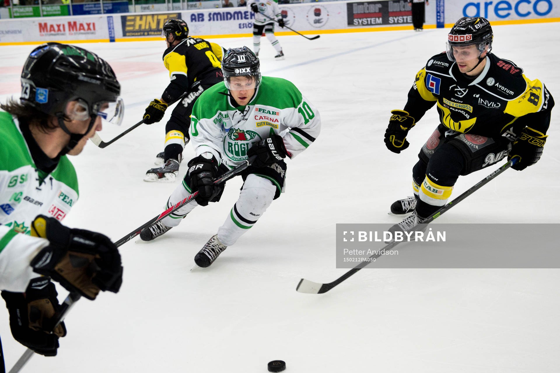 Rögles Viktor Lindgren och Västerås Dustin Johner
