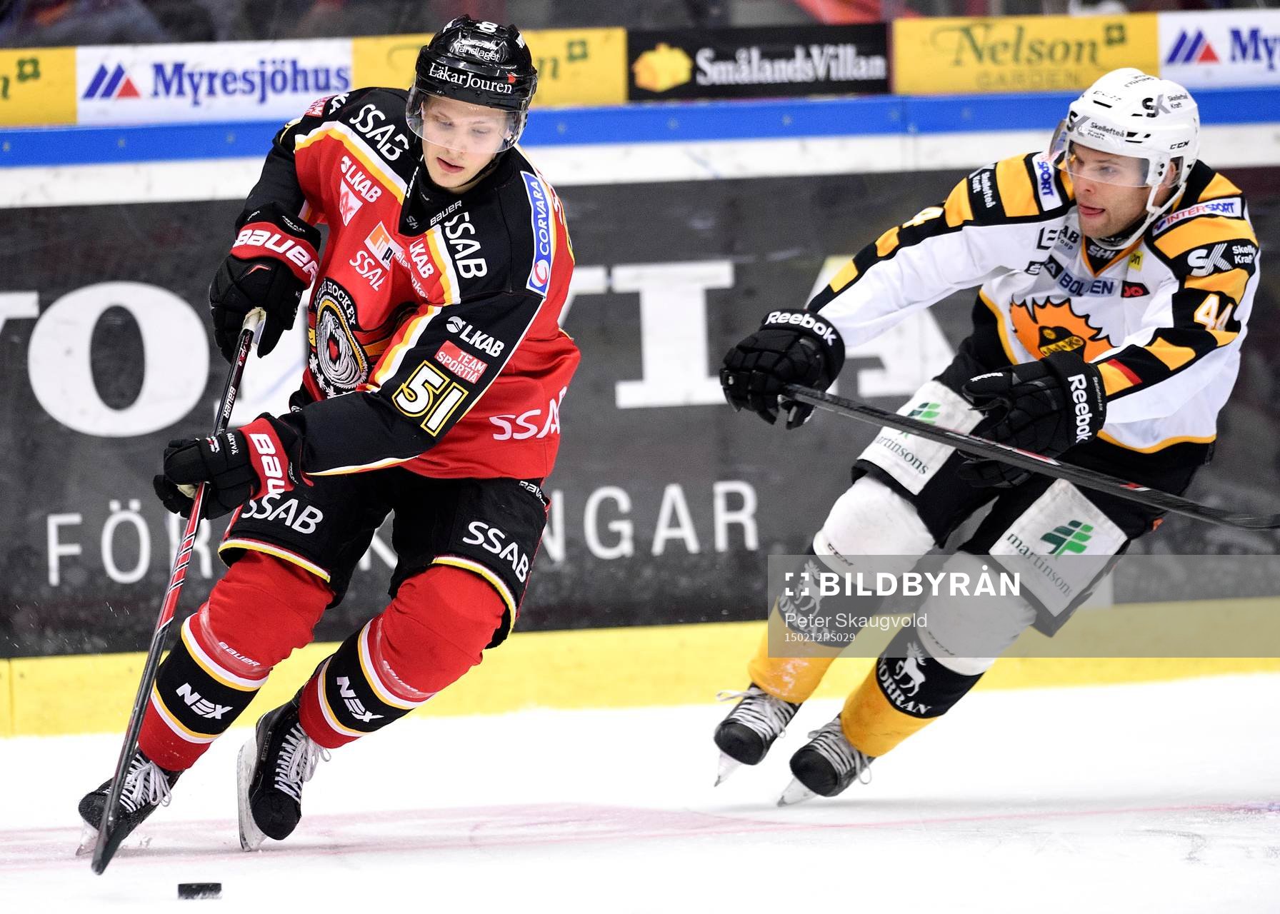 Luleås Kristian Näkyvä jagas av Skellefteås Rob Schremp
