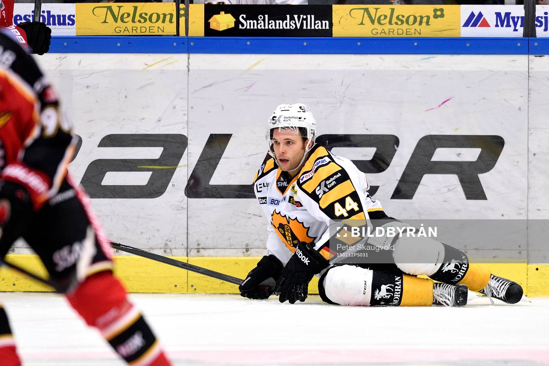 Skellefteås Rob Schremp ligger på isen