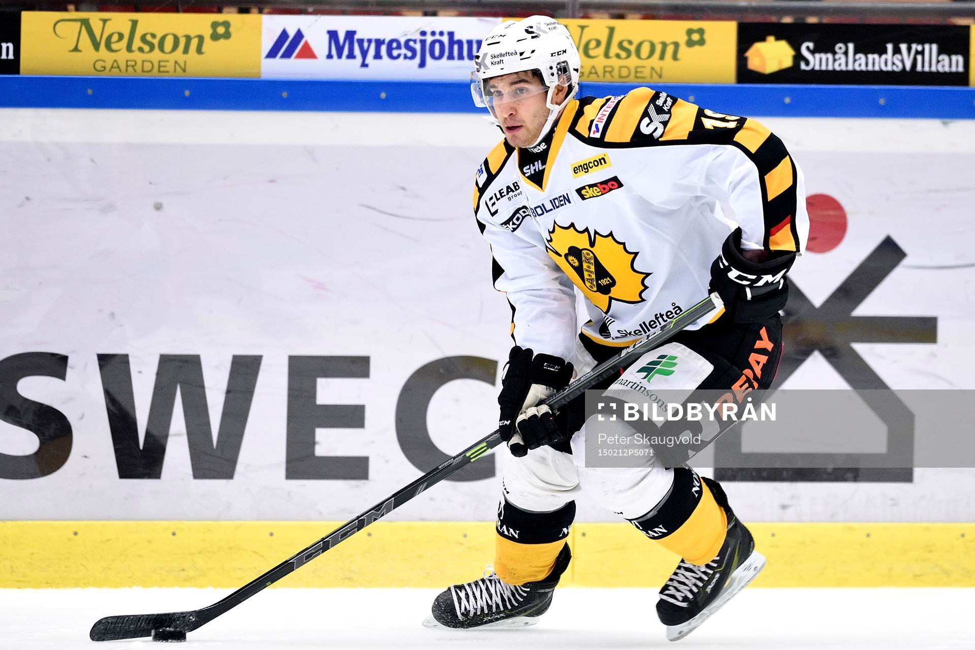 Skellefteås Andrew Calof med pucken