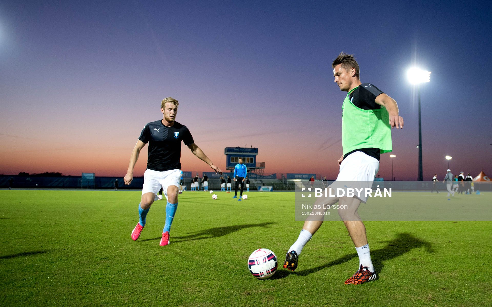 Malmös Markus Rosenberg och Filip Helander värmer upp under träningsmatchen mellan Malmö och Tampa Bay Rowdies den 13 februari 2015 i Bradenton.