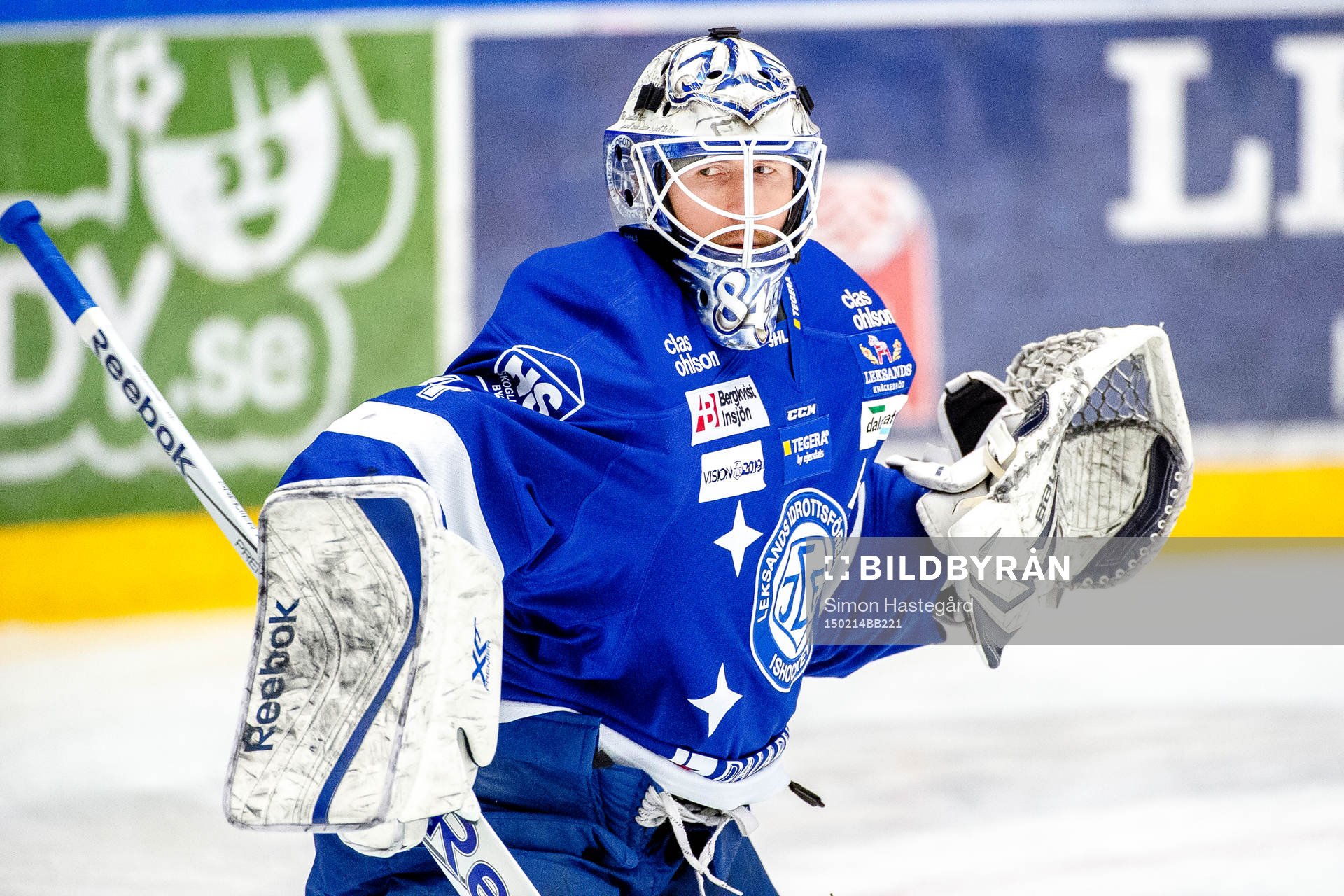 Leksands målvakt Joakim Lundström värmer upp före