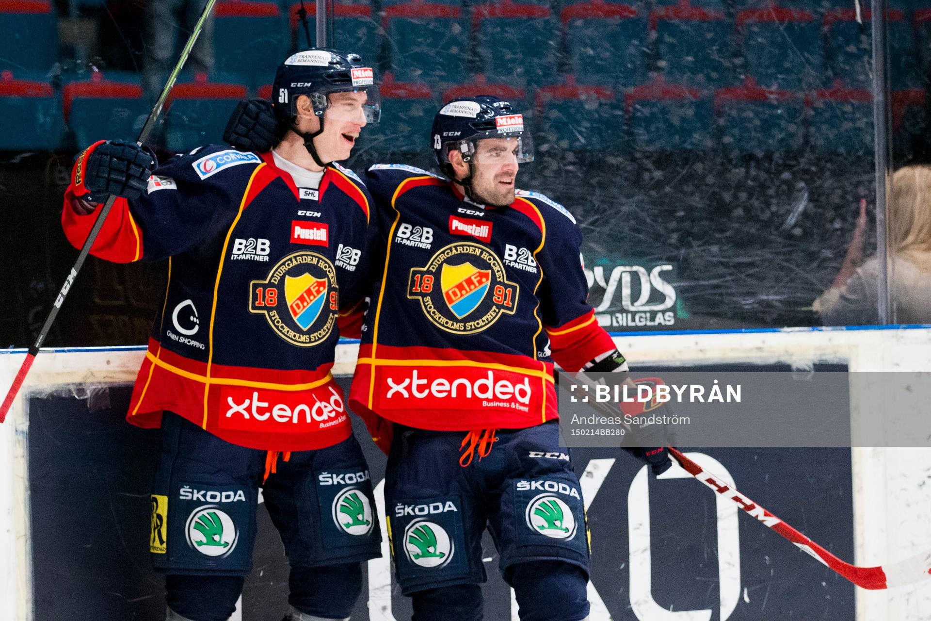 Djurgårdens Robin Alvarez och Damien Fleury jublar