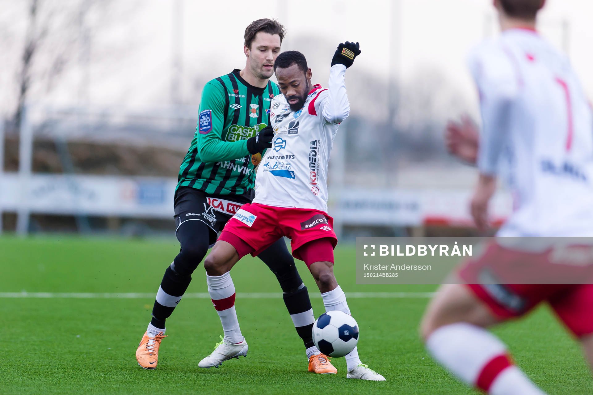 Varbergs Peter Nyström och Halmias Kevin Amuneke under träningsmatchen mellan Varberg och Halmia den 14 februari 2015 i Varberg.