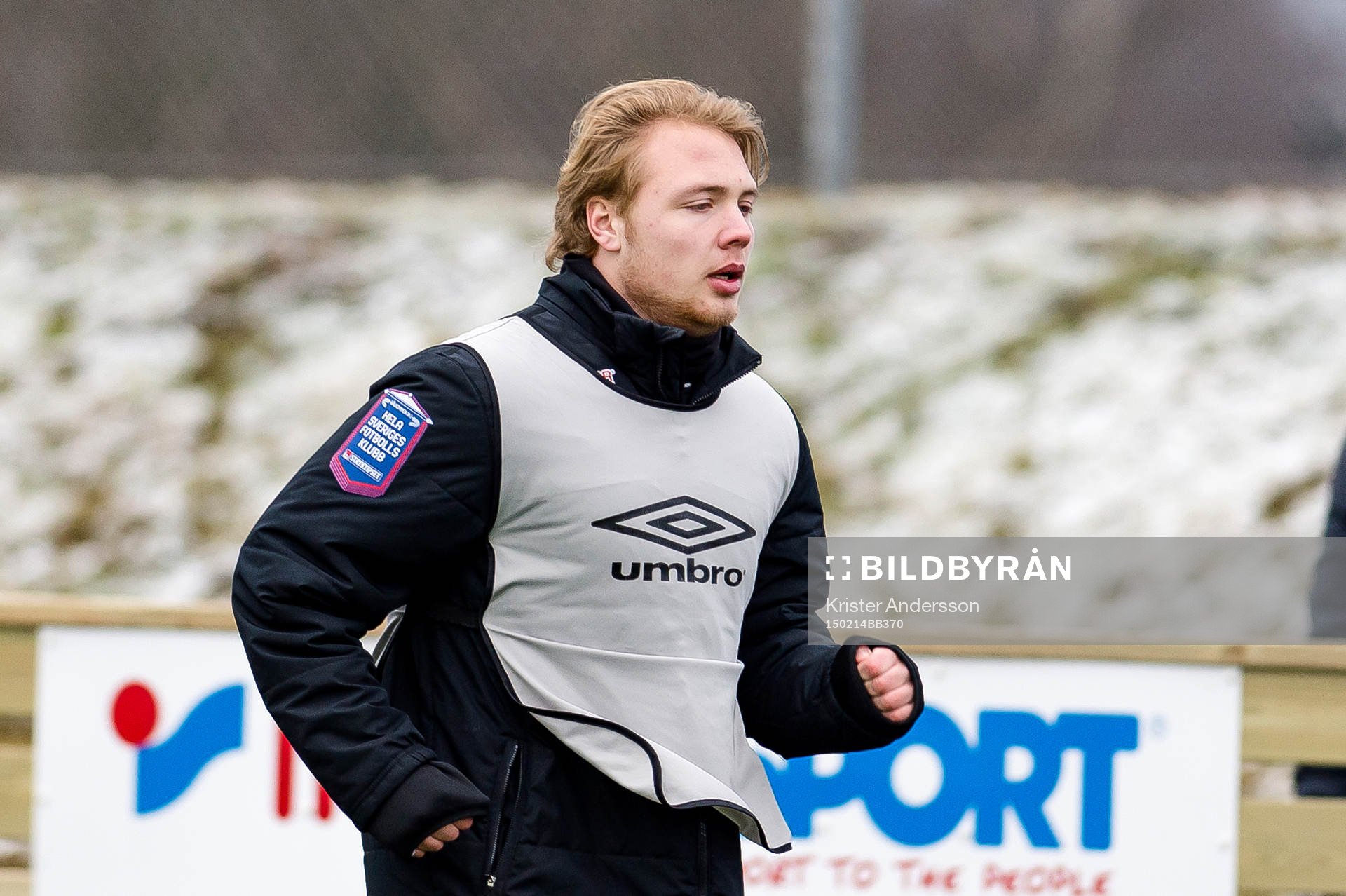 Varbergs Martin Ingesson värmer upp under träningsmatchen mellan Varberg och Halmia den 14 februari 2015 i Varberg.