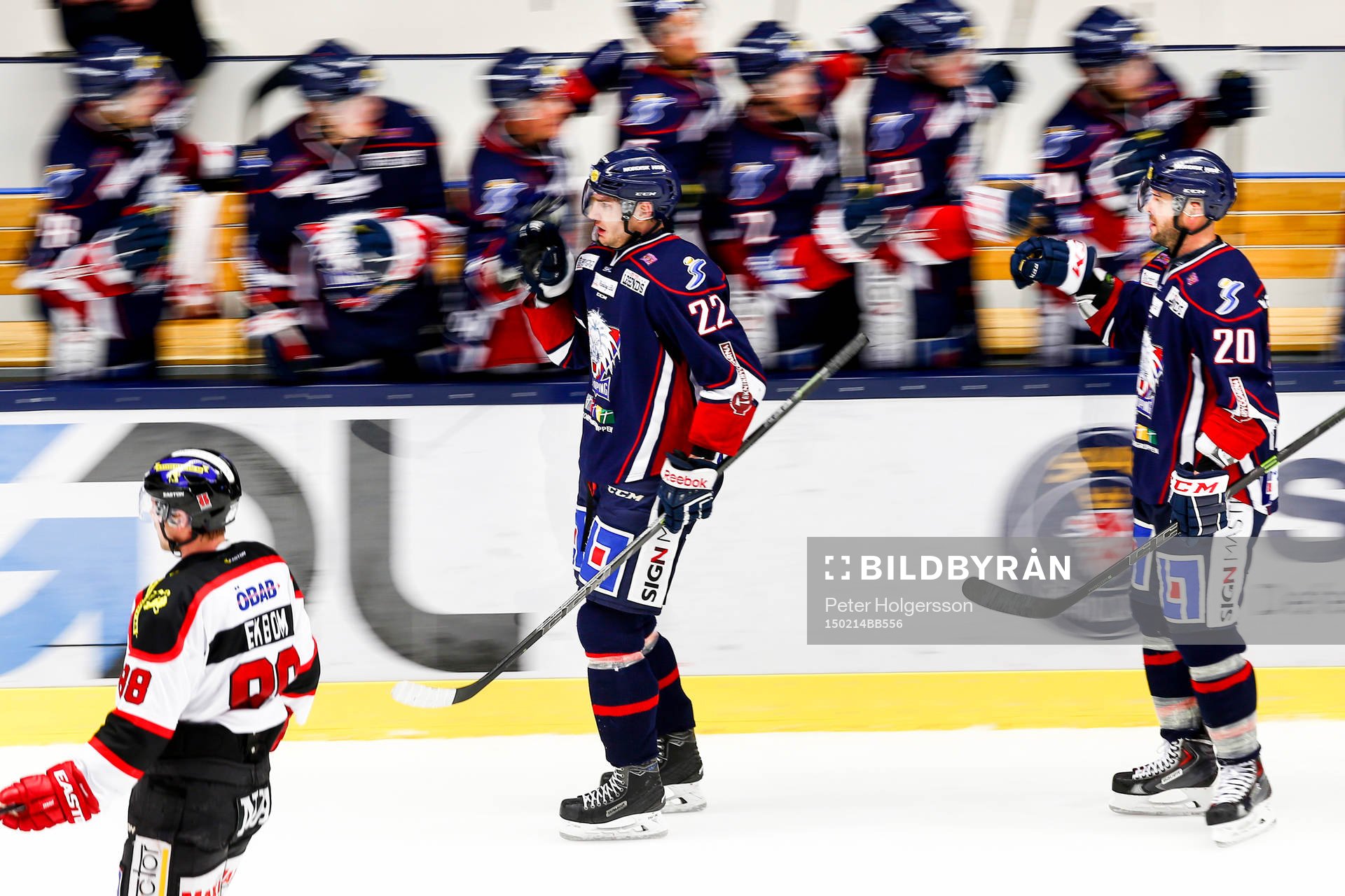 Linköpings Mattias Sjögren jublar med båset